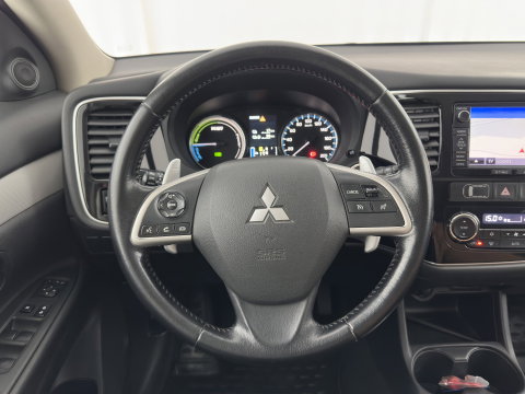 Mitsubishi Outlander 2.0 PHEV Business Edition X-Line AWD (Plug-In) {SoH-76%} Aut. *LEATHER-FABRIC | NAVI-FULLMAP | KEYLESS | CAMERA | COMFORTSEATS | ECC | CRUISE | PRIVACY-GLASS | SHIFTPADDLES | TOWBAR | 18''ALU*
