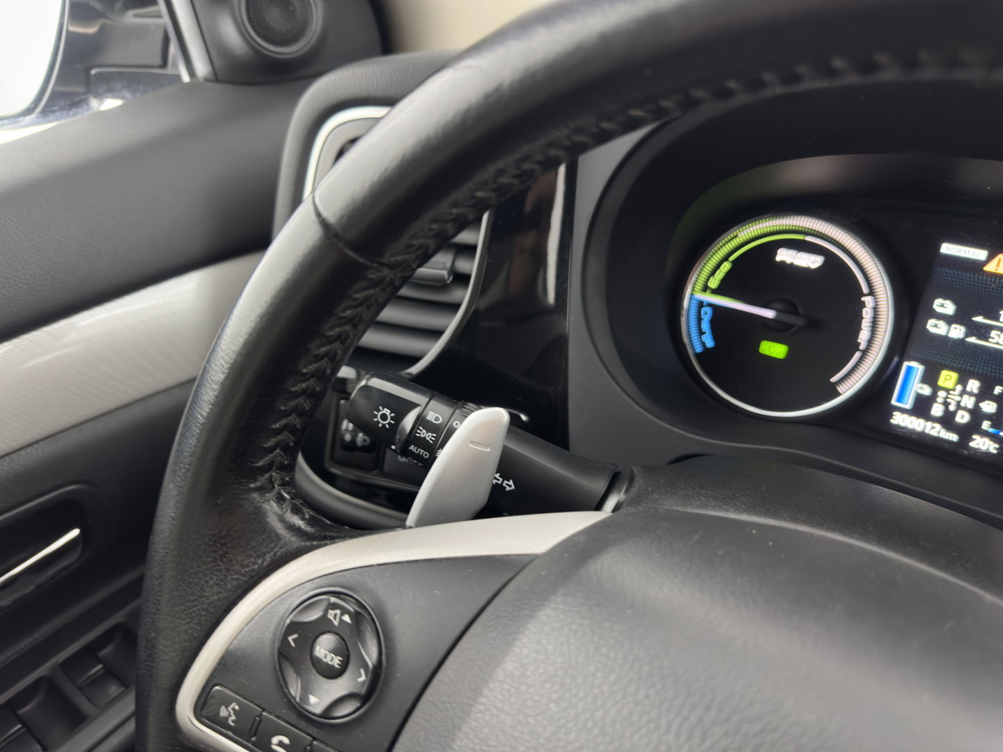 Mitsubishi Outlander 2.0 PHEV Business Edition X-Line AWD (Plug-In) {SoH-76%} Aut. *LEATHER-FABRIC | NAVI-FULLMAP | KEYLESS | CAMERA | COMFORTSEATS | ECC | CRUISE | PRIVACY-GLASS | SHIFTPADDLES | TOWBAR | 18''ALU*