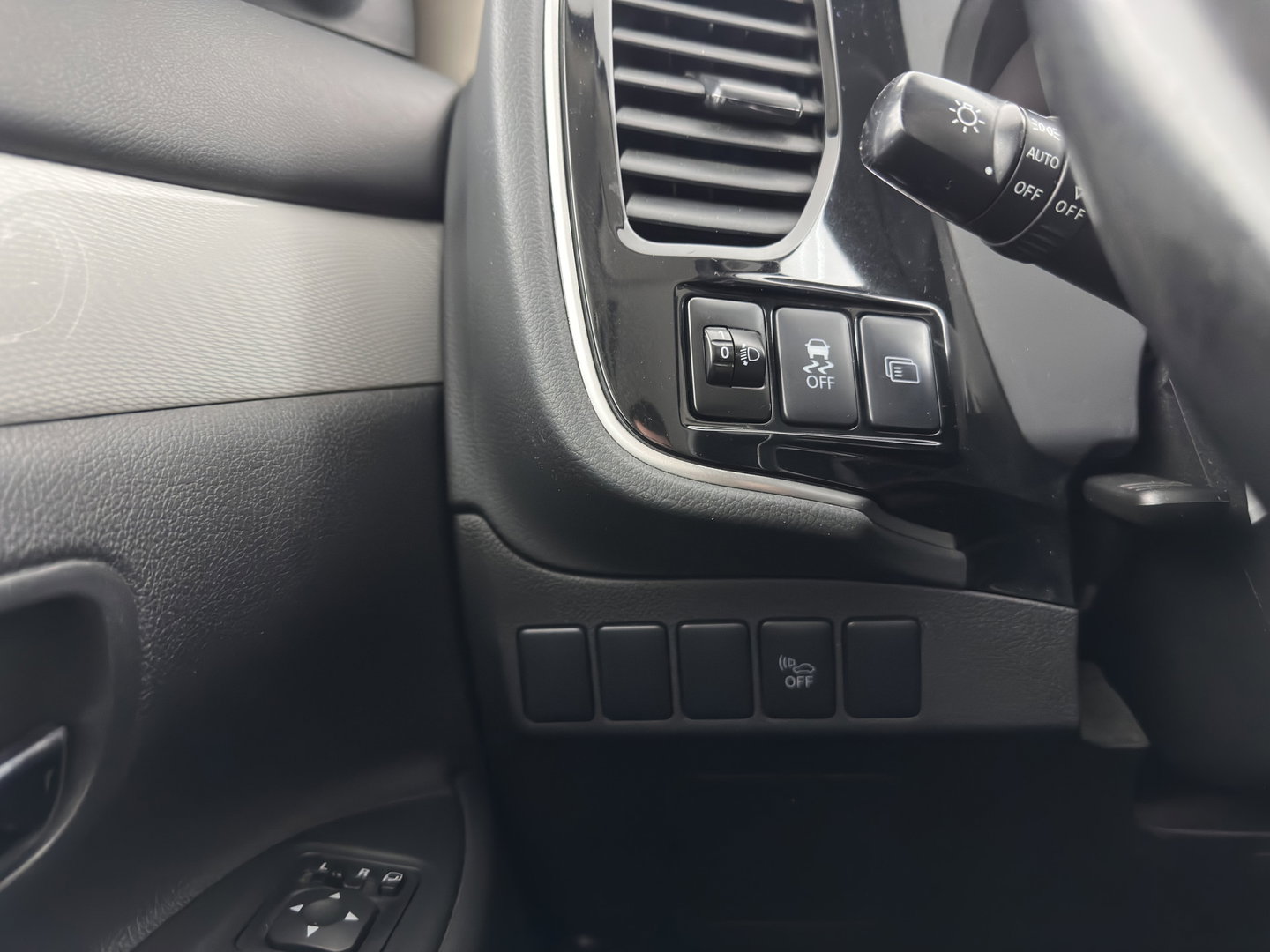 Mitsubishi Outlander 2.0 PHEV Business Edition X-Line AWD (Plug-In) {SoH-76%} Aut. *LEATHER-FABRIC | NAVI-FULLMAP | KEYLESS | CAMERA | COMFORTSEATS | ECC | CRUISE | PRIVACY-GLASS | SHIFTPADDLES | TOWBAR | 18''ALU*
