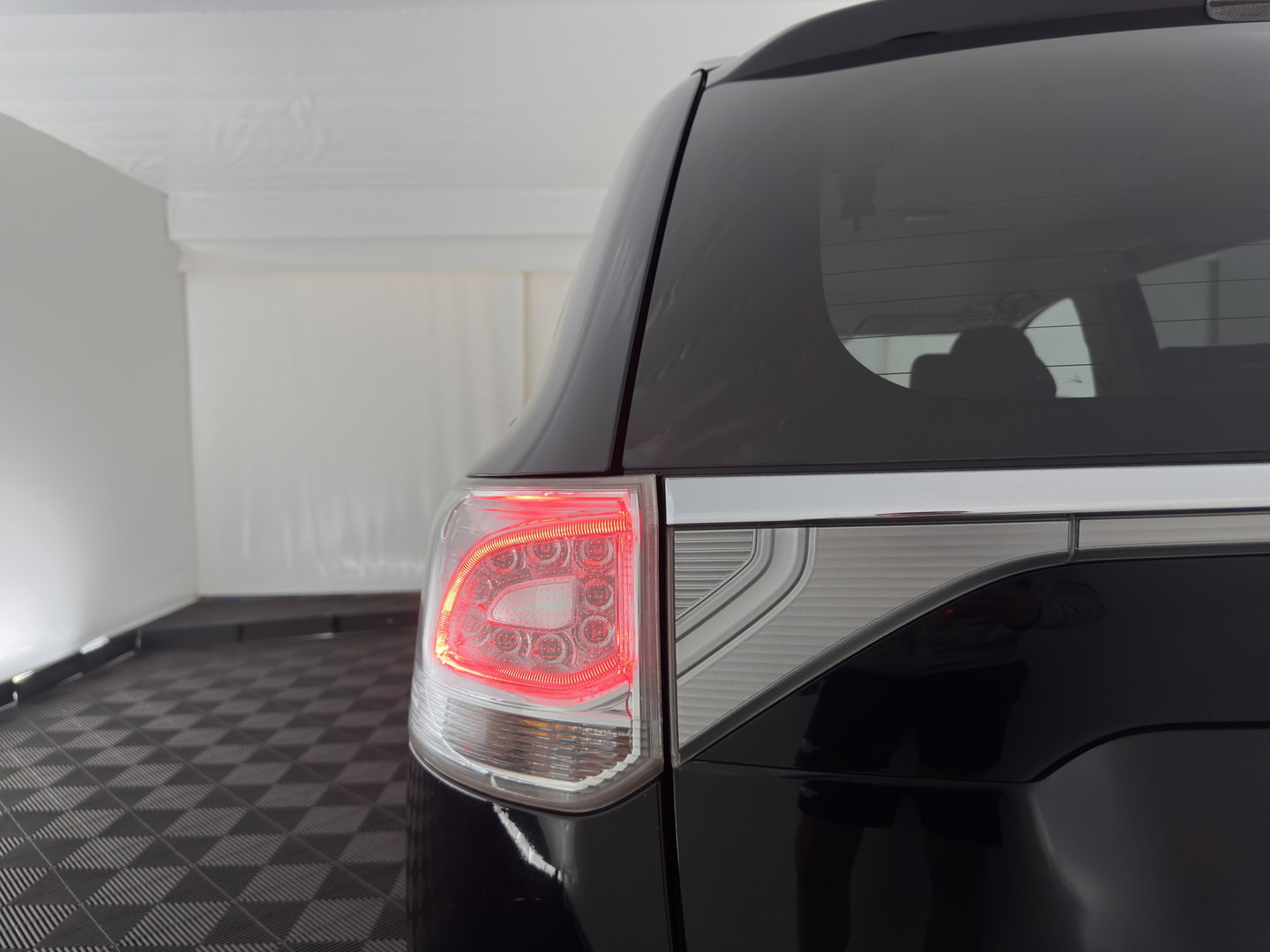 Mitsubishi Outlander 2.0 PHEV Business Edition X-Line AWD (Plug-In) {SoH-76%} Aut. *LEATHER-FABRIC | NAVI-FULLMAP | KEYLESS | CAMERA | COMFORTSEATS | ECC | CRUISE | PRIVACY-GLASS | SHIFTPADDLES | TOWBAR | 18''ALU*