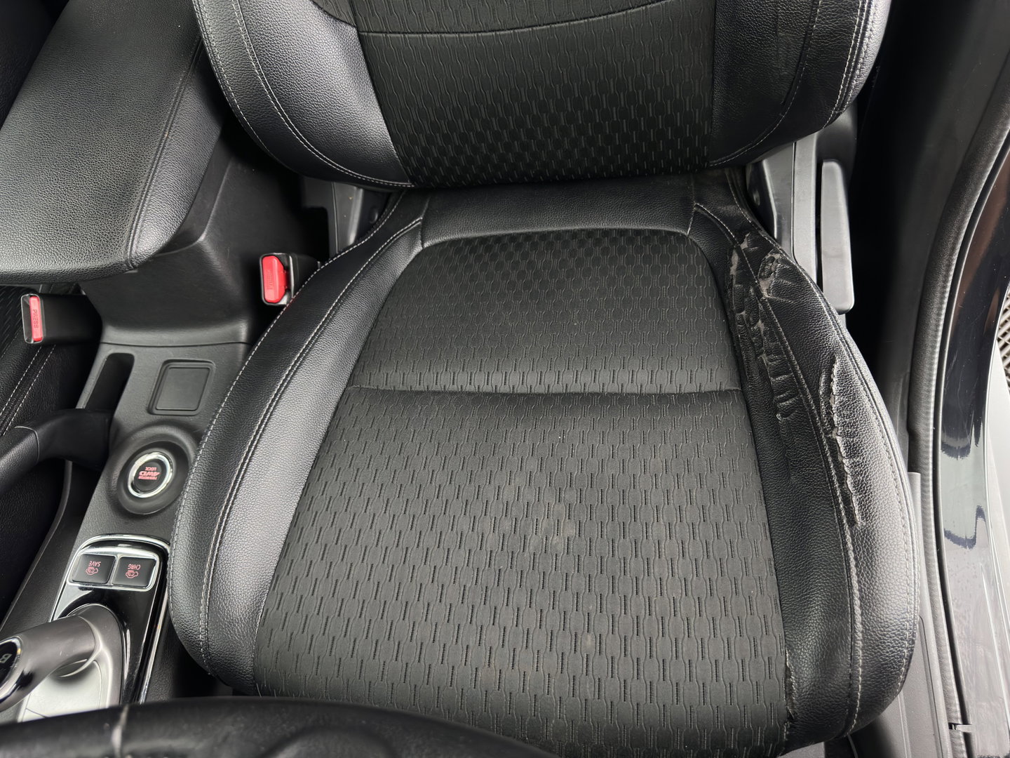 Mitsubishi Outlander 2.0 PHEV Business Edition X-Line AWD (Plug-In) {SoH-76%} Aut. *LEATHER-FABRIC | NAVI-FULLMAP | KEYLESS | CAMERA | COMFORTSEATS | ECC | CRUISE | PRIVACY-GLASS | SHIFTPADDLES | TOWBAR | 18''ALU*
