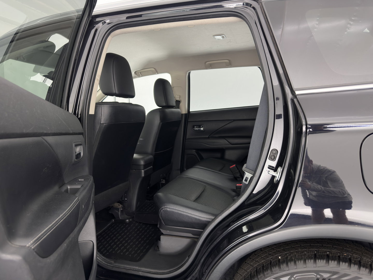 Mitsubishi Outlander 2.0 PHEV Business Edition X-Line AWD (Plug-In) {SoH-76%} Aut. *LEATHER-FABRIC | NAVI-FULLMAP | KEYLESS | CAMERA | COMFORTSEATS | ECC | CRUISE | PRIVACY-GLASS | SHIFTPADDLES | TOWBAR | 18''ALU*