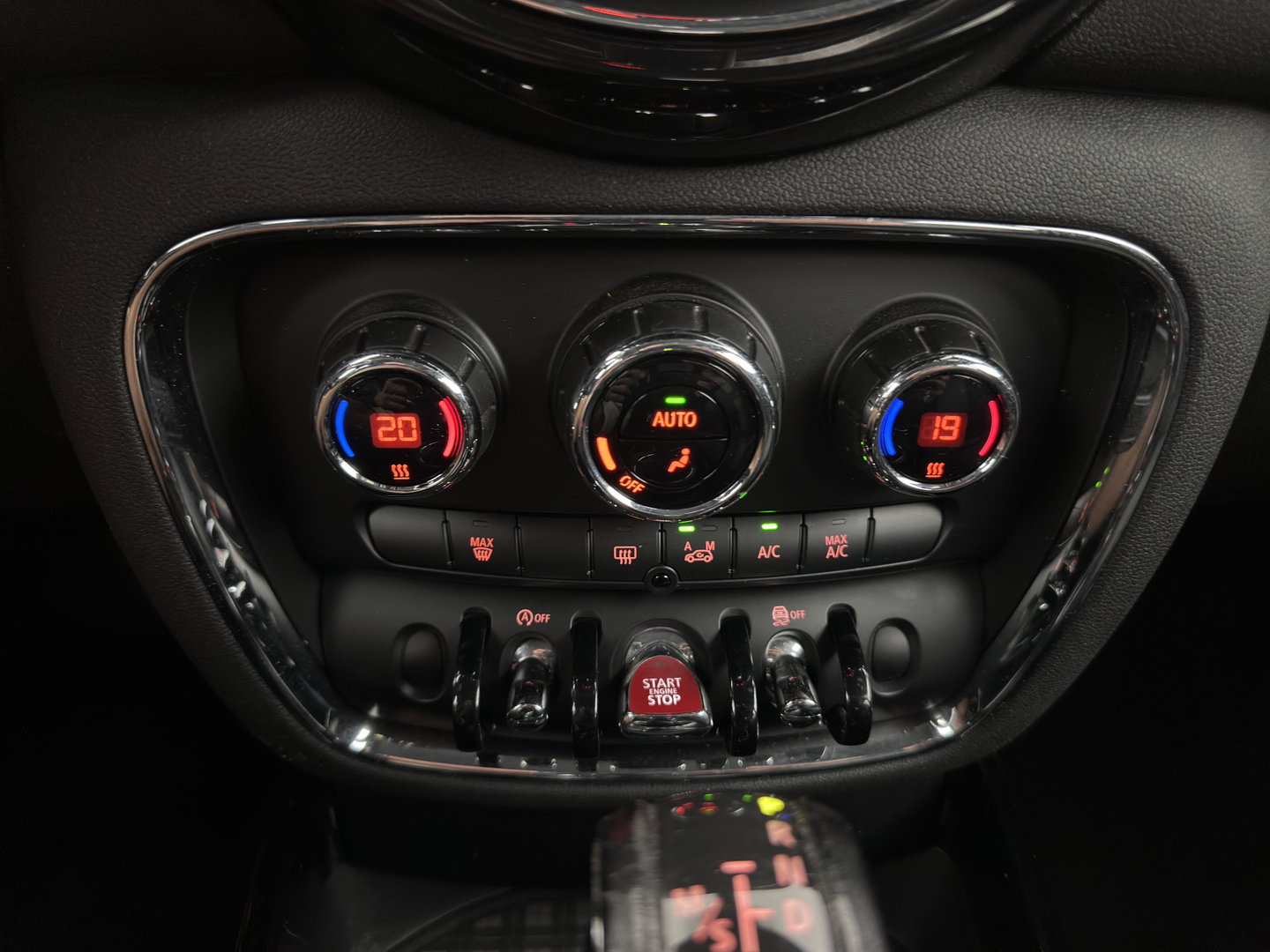 MINI Clubman 2.0 Cooper D Serious Business Aut. *LEATHER-FABRIC | FULL-LED | HARMAN/KARDON | SPORTSEATS | KEYLESS | NAVI-FULLMAP | ECC | PDC | CRUISE | AMBIENTLIGHT | 17''ALU*