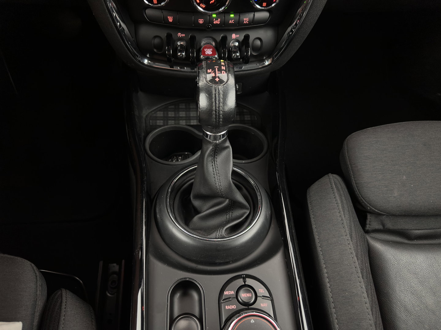MINI Clubman 2.0 Cooper D Serious Business Aut. *LEATHER-FABRIC | FULL-LED | HARMAN/KARDON | SPORTSEATS | KEYLESS | NAVI-FULLMAP | ECC | PDC | CRUISE | AMBIENTLIGHT | 17''ALU*