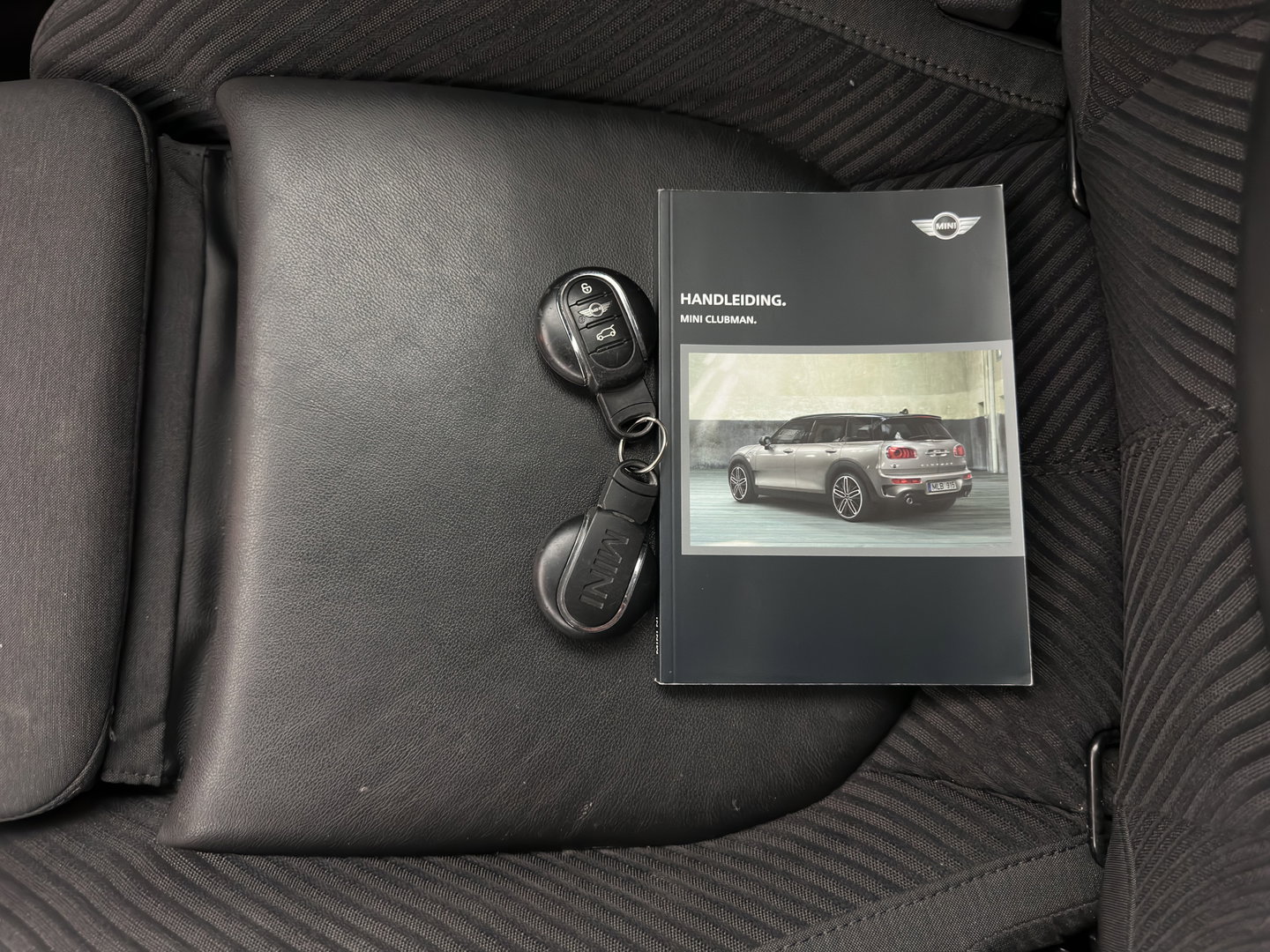 MINI Clubman 2.0 Cooper D Serious Business Aut. *LEATHER-FABRIC | FULL-LED | HARMAN/KARDON | SPORTSEATS | KEYLESS | NAVI-FULLMAP | ECC | PDC | CRUISE | AMBIENTLIGHT | 17''ALU*