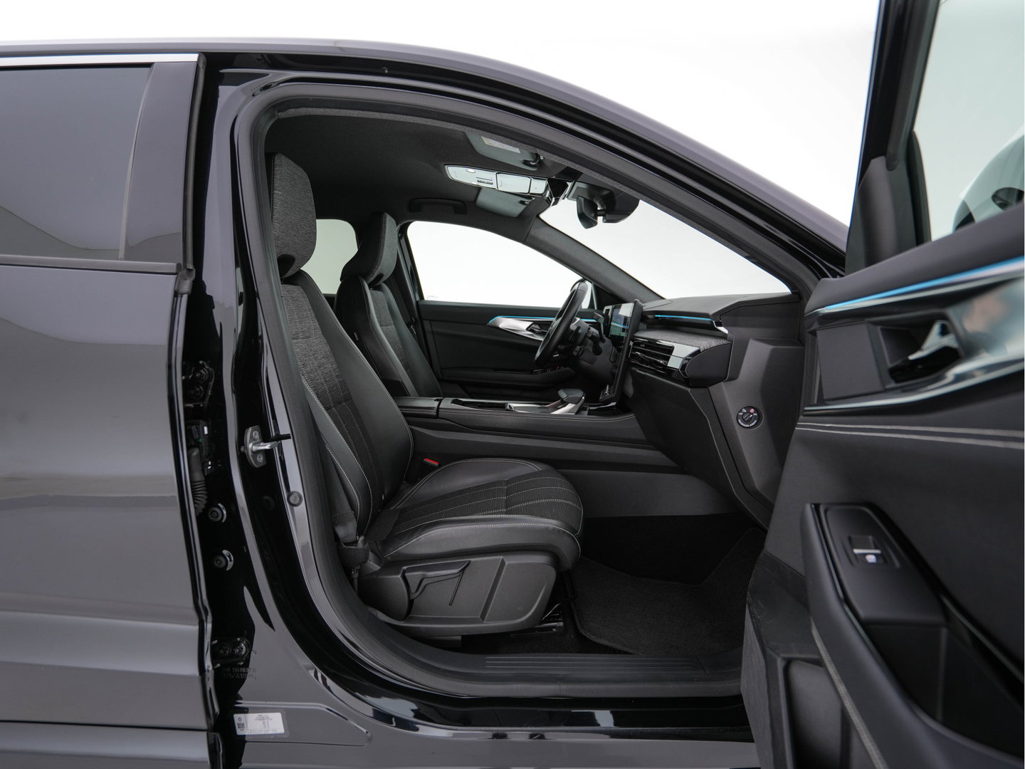 Renault Austral 1.2 E-Tech full hybrid 200 techno (INCL-BTW) *LEATHER-FABRIC | FULL-LED | HEATED-COMFORTSEATS | DIGI-COCKPIT | BLINDSPOT | CAMERA | NAVI-FULLMAP | KEYLESS | PRIVACY-GLASS | SHIFTPADDLES | CARPLAY | TOWBAR | 19''ALU *