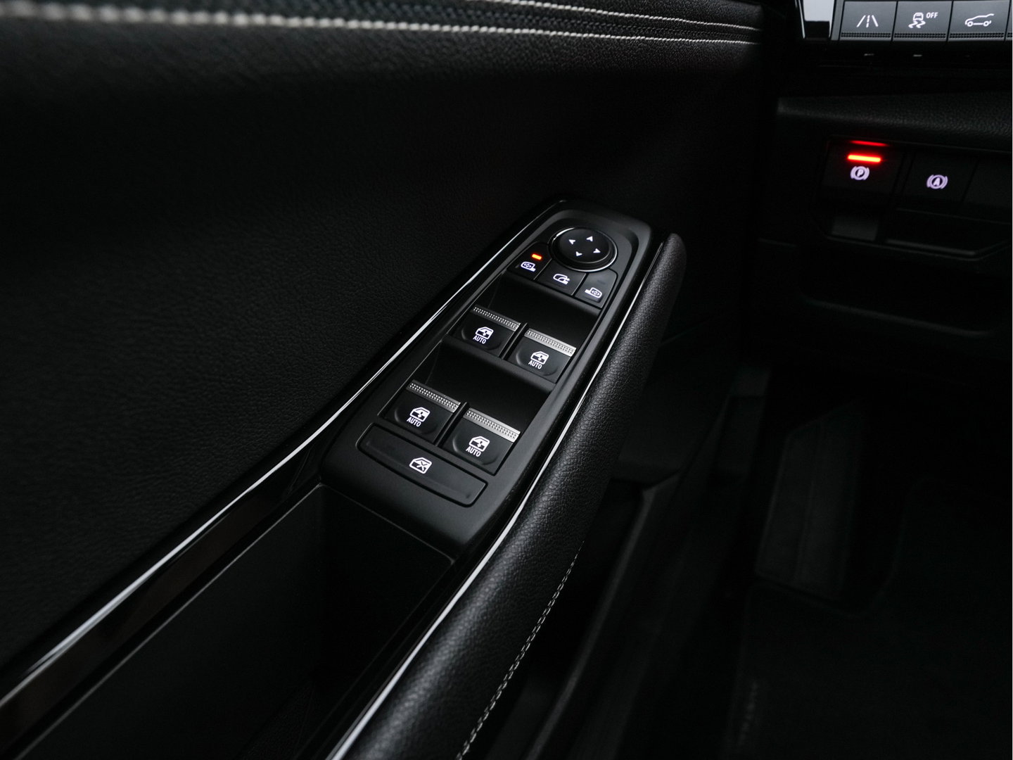 Renault Austral 1.2 E-Tech full hybrid 200 techno (INCL-BTW) *LEATHER-FABRIC | FULL-LED | HEATED-COMFORTSEATS | DIGI-COCKPIT | BLINDSPOT | CAMERA | NAVI-FULLMAP | KEYLESS | PRIVACY-GLASS | SHIFTPADDLES | CARPLAY | TOWBAR | 19''ALU *