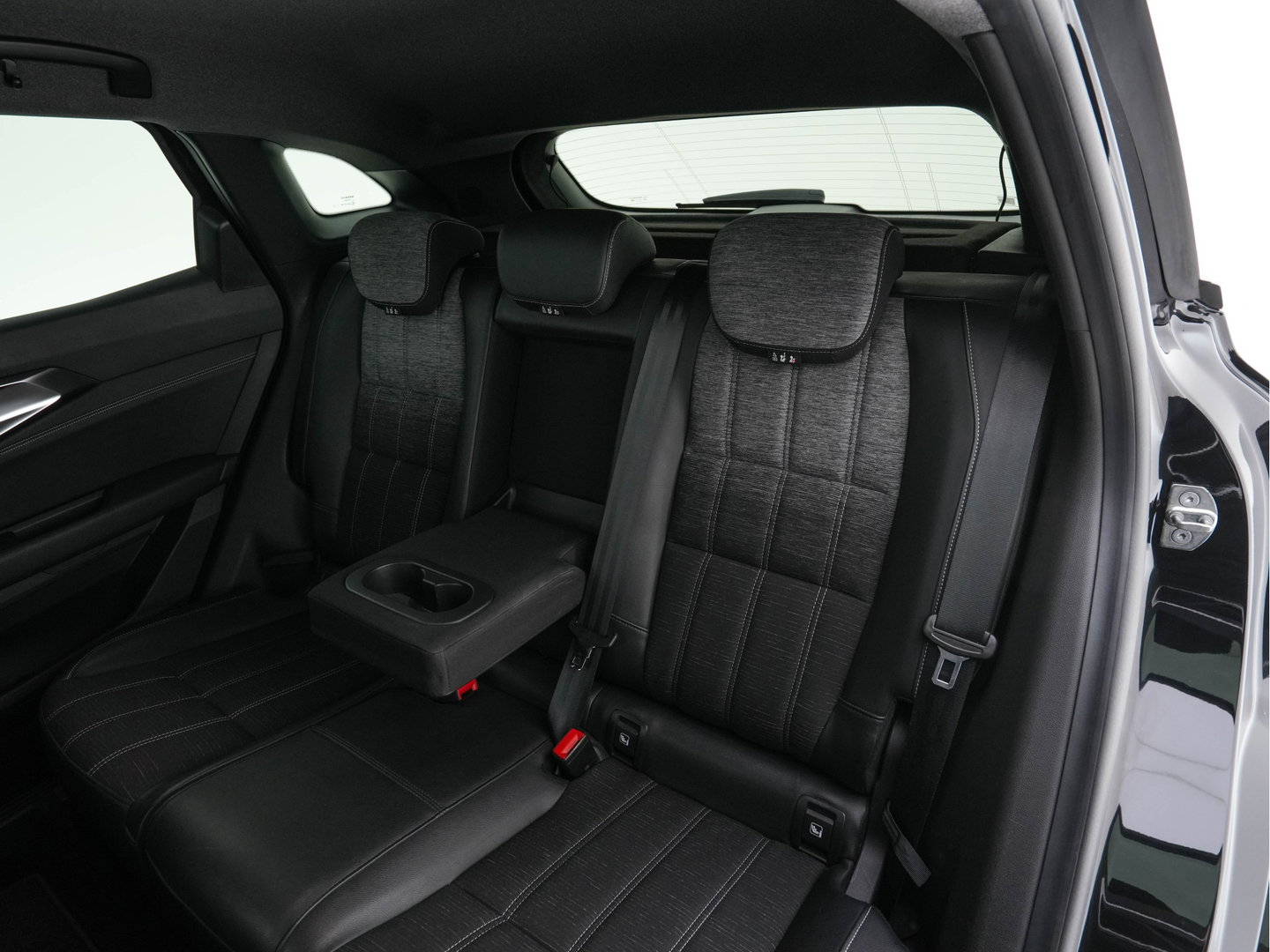 Renault Austral 1.2 E-Tech full hybrid 200 techno (INCL-BTW) *LEATHER-FABRIC | FULL-LED | HEATED-COMFORTSEATS | DIGI-COCKPIT | BLINDSPOT | CAMERA | NAVI-FULLMAP | KEYLESS | PRIVACY-GLASS | SHIFTPADDLES | CARPLAY | TOWBAR | 19''ALU *