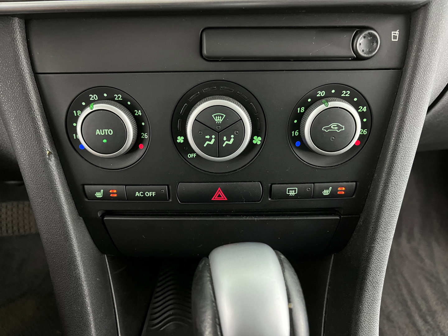 Saab 9-3 Sport Estate 1.8t Vector Aut. *LEATHER-FABRIC | XENON | NAVI-FULLMAP | HEATED-COMFORTSEATS | PRIVACY-GLASS | ECC | PDC | TOWBAR | CRUISE | 17''ALU*