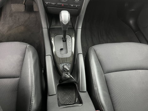 Saab 9-3 Sport Estate 1.8t Vector Aut. *LEATHER-FABRIC | XENON | NAVI-FULLMAP | HEATED-COMFORTSEATS | PRIVACY-GLASS | ECC | PDC | TOWBAR | CRUISE | 17''ALU*