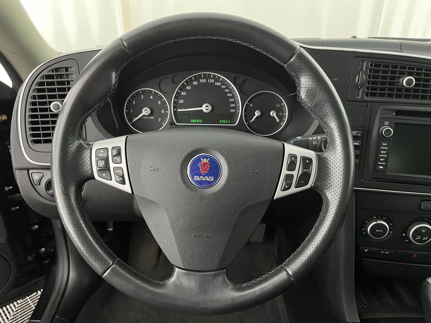 Saab 9-3 Sport Estate 1.8t Vector Aut. *LEATHER-FABRIC | XENON | NAVI-FULLMAP | HEATED-COMFORTSEATS | PRIVACY-GLASS | ECC | PDC | TOWBAR | CRUISE | 17''ALU*