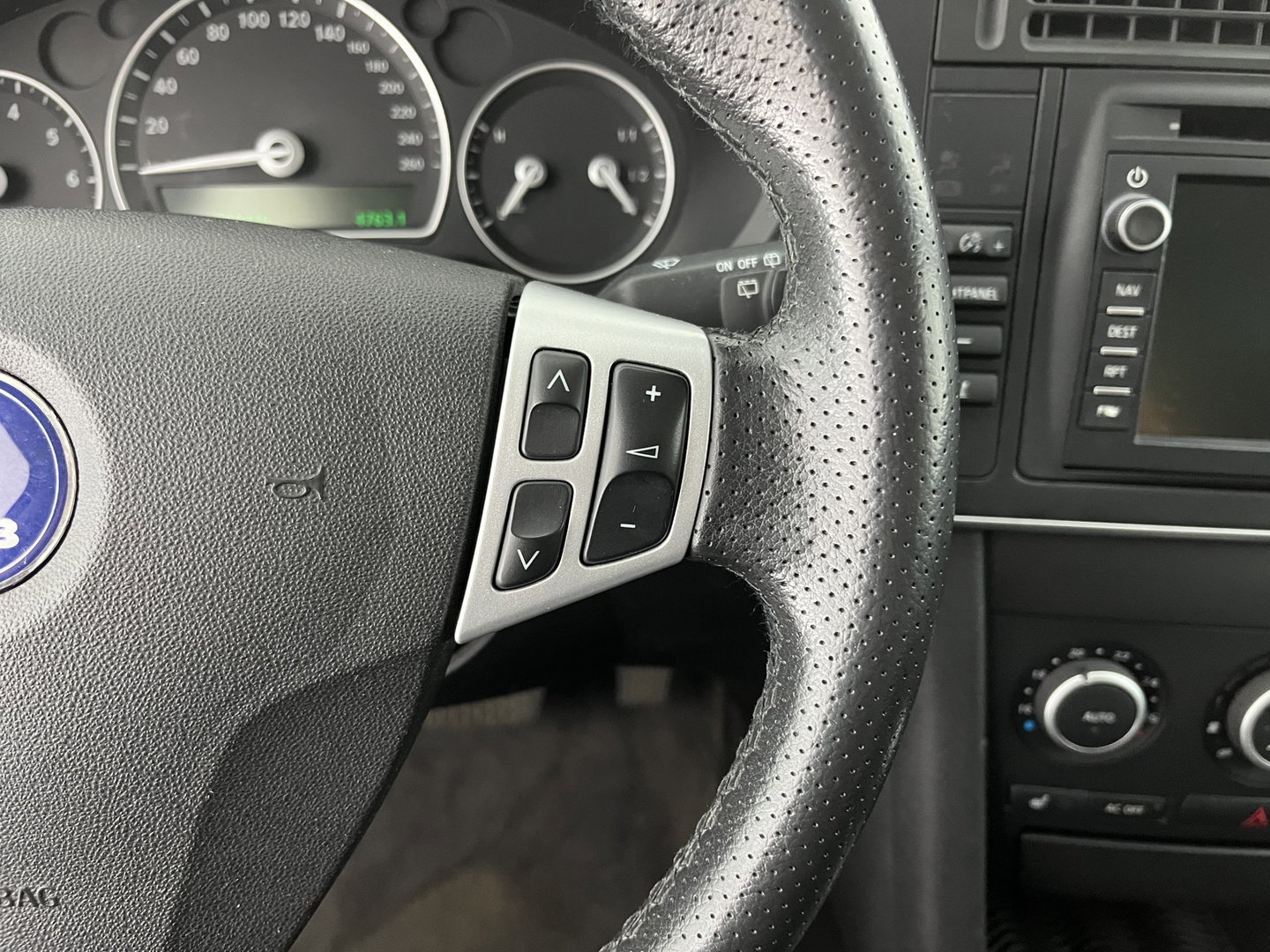 Saab 9-3 Sport Estate 1.8t Vector Aut. *LEATHER-FABRIC | XENON | NAVI-FULLMAP | HEATED-COMFORTSEATS | PRIVACY-GLASS | ECC | PDC | TOWBAR | CRUISE | 17''ALU*