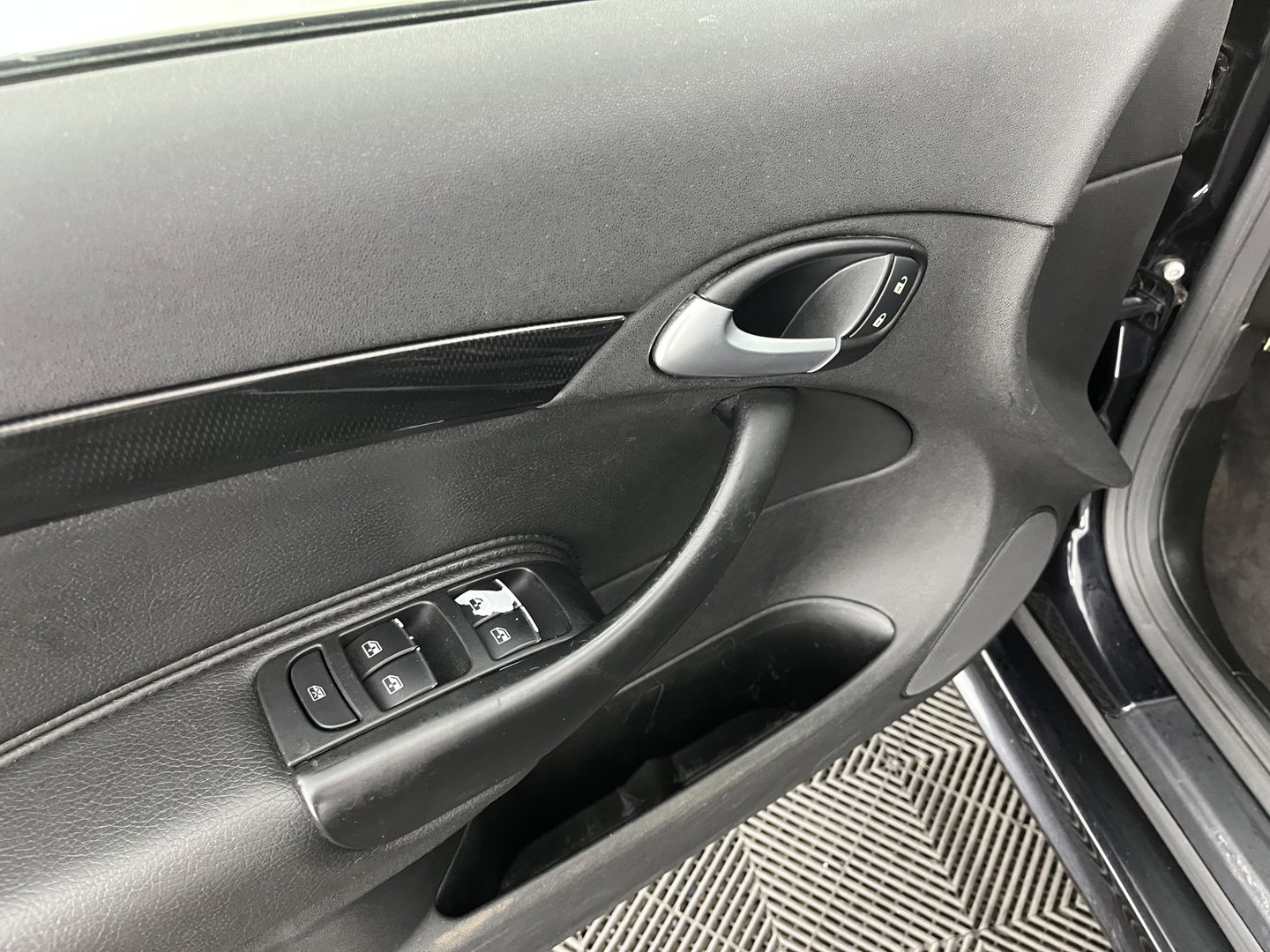 Saab 9-3 Sport Estate 1.8t Vector Aut. *LEATHER-FABRIC | XENON | NAVI-FULLMAP | HEATED-COMFORTSEATS | PRIVACY-GLASS | ECC | PDC | TOWBAR | CRUISE | 17''ALU*