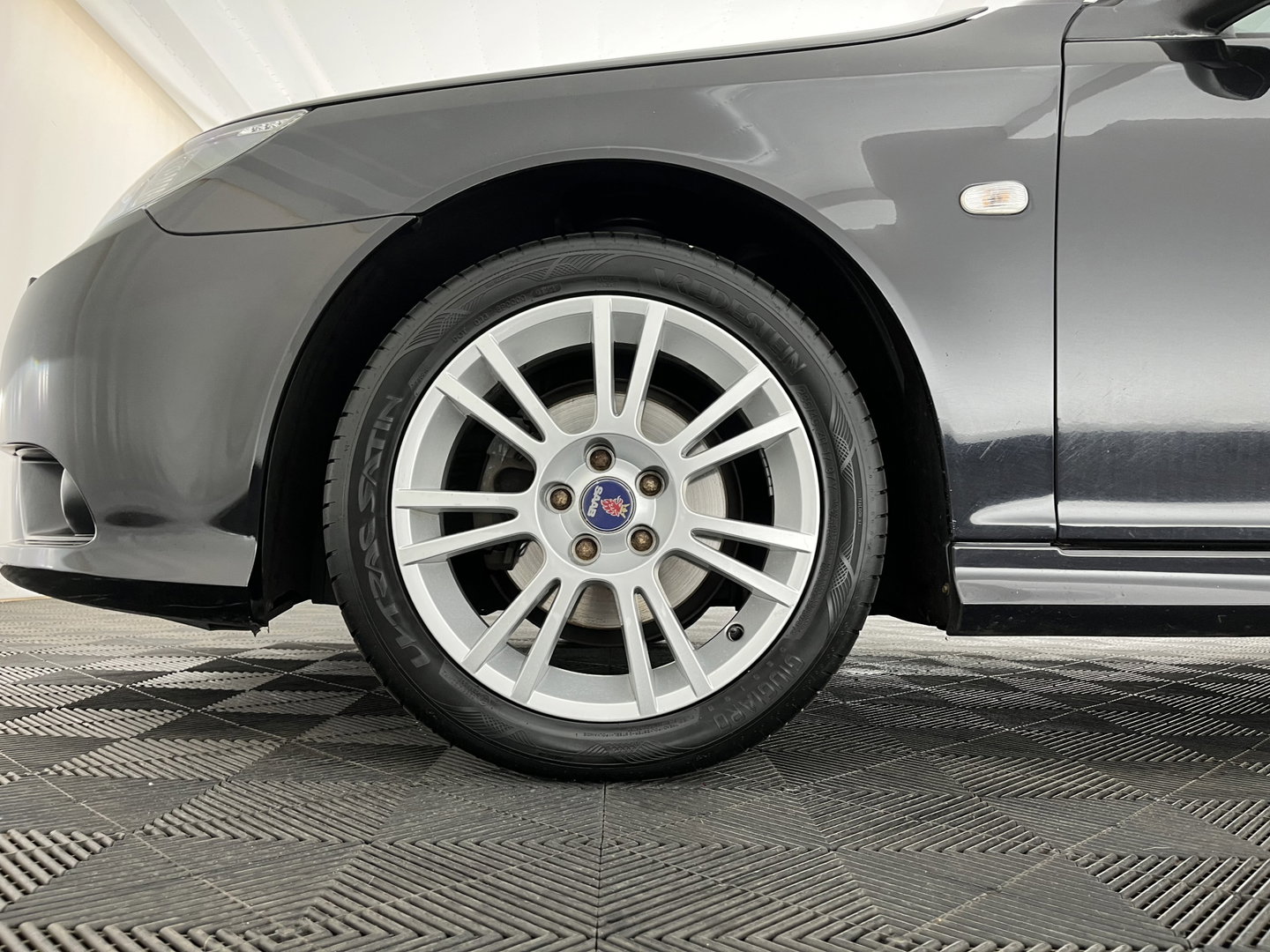 Saab 9-3 Sport Estate 1.8t Vector Aut. *LEATHER-FABRIC | XENON | NAVI-FULLMAP | HEATED-COMFORTSEATS | PRIVACY-GLASS | ECC | PDC | TOWBAR | CRUISE | 17''ALU*