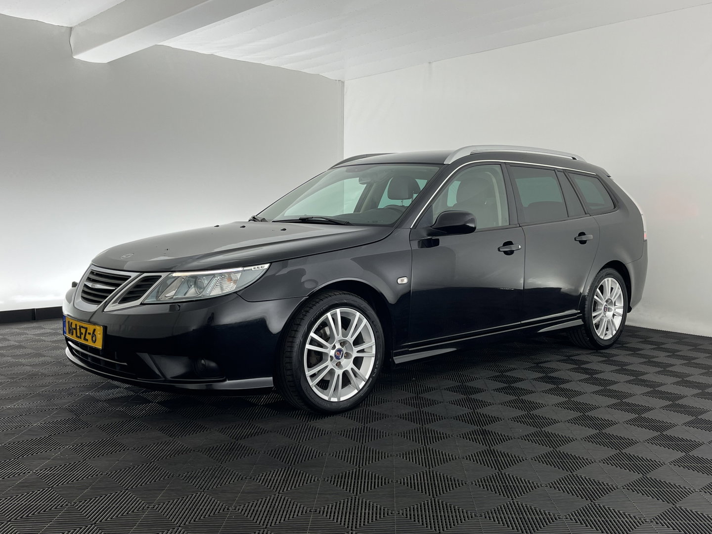 Saab 9-3 Sport Estate 1.8t Vector Aut. *LEATHER-FABRIC | XENON | NAVI-FULLMAP | HEATED-COMFORTSEATS | PRIVACY-GLASS | ECC | PDC | TOWBAR | CRUISE | 17''ALU*