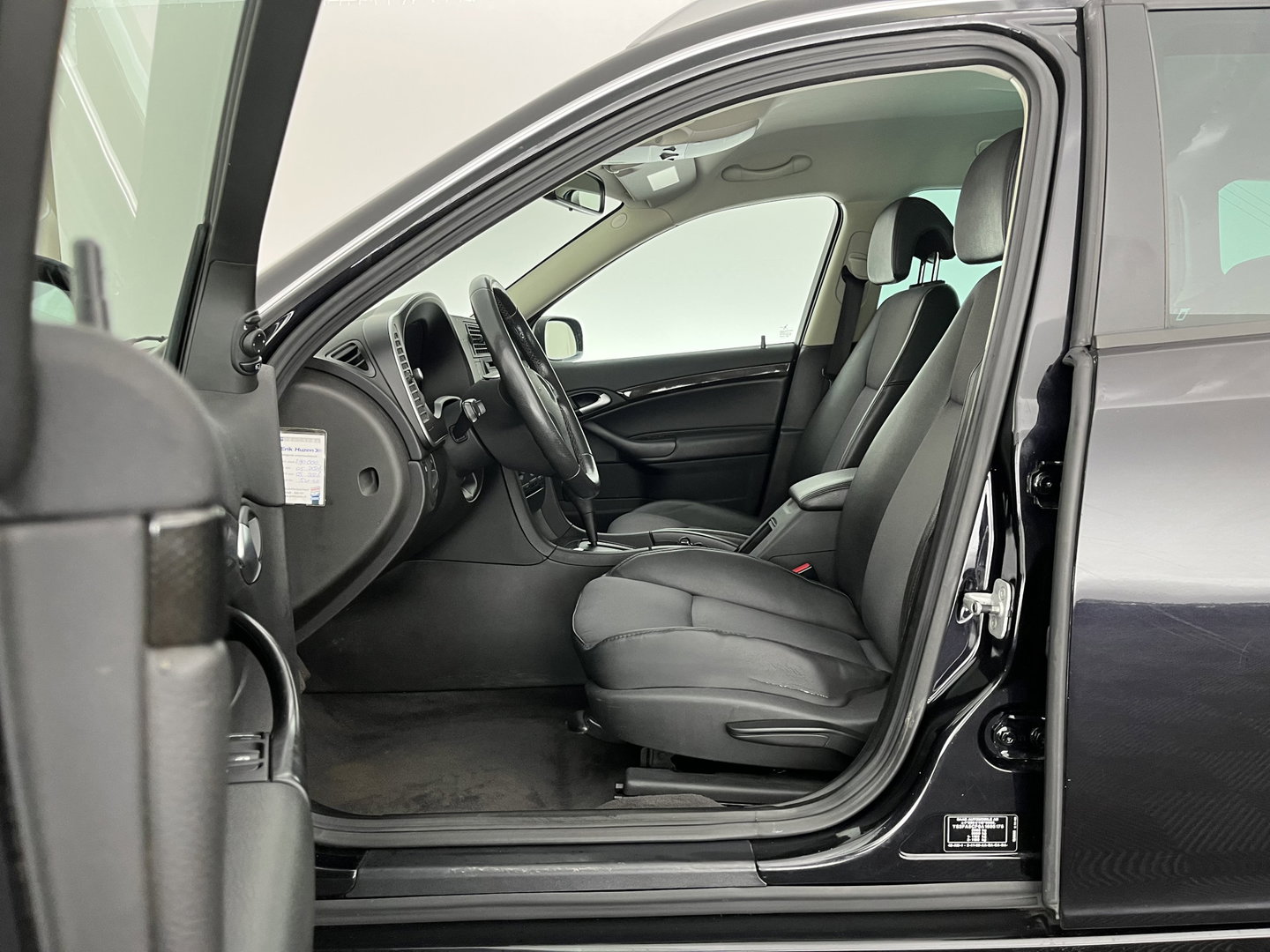 Saab 9-3 Sport Estate 1.8t Vector Aut. *LEATHER-FABRIC | XENON | NAVI-FULLMAP | HEATED-COMFORTSEATS | PRIVACY-GLASS | ECC | PDC | TOWBAR | CRUISE | 17''ALU*