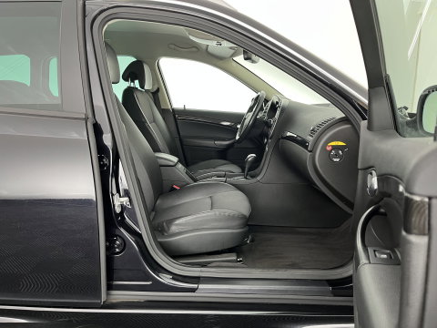 Saab 9-3 Sport Estate 1.8t Vector Aut. *LEATHER-FABRIC | XENON | NAVI-FULLMAP | HEATED-COMFORTSEATS | PRIVACY-GLASS | ECC | PDC | TOWBAR | CRUISE | 17''ALU*