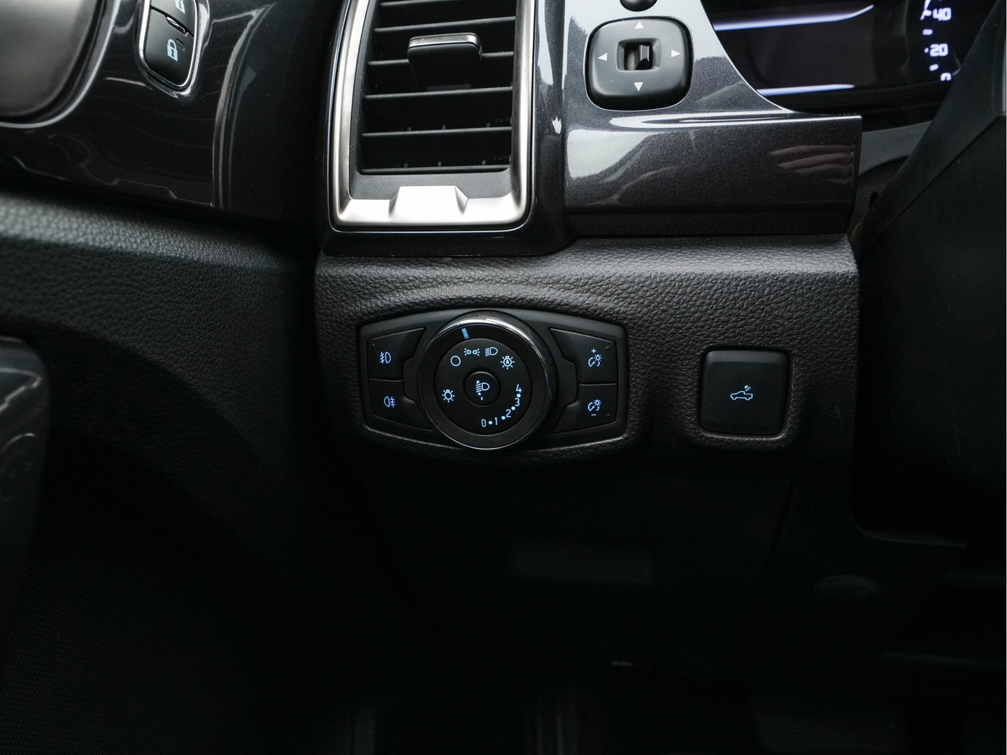 Ford Ranger 2.0 EcoBlue Wildtrak Supercab AWD Aut. *FULL-LED | LEATHER-ALCANTARA | ADAPTIVE-CRUISE | HEATED-COMFORTSEATS | CAMERA | KEYLESS | NAVI-FULLMAP | PRIVACY-GLASS | DAB+ | ECC | PDC | CRUISE | TOWBAR | FORD-SYNC-3 | 18''ALU*