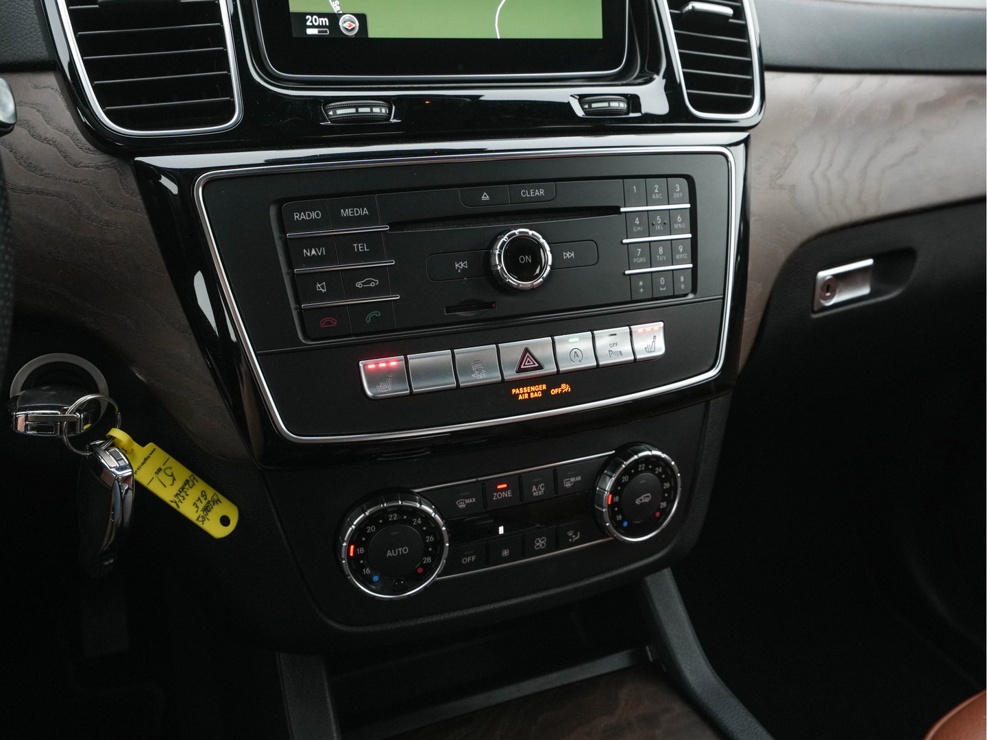 Mercedes-Benz GLE Coupé 400 4MATIC Aut. *LEATHER | FULL-LED | MEMORY-PACK | HEATED-CONTOURSEATS | CAMERA | NAVI-FULLMAP | TOPVIEW | SHIFTPADDLES | AMBIENTLIGHT | ECC | HEAD-UP | PDC | CRUISE | TOWBAR | 20''ALU*
