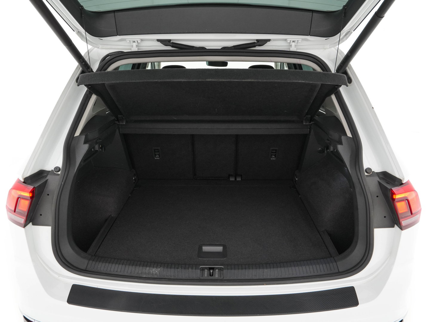 Volkswagen Tiguan 1.5 TSI Life Business Mild-Hybrid (INCL-BTW) Aut. *FULL-LED | ERGONOMIC-SPORTSEATS | KEYLESS | DAB | CARPLAY | ADAPTIVE-CRUISE | PRIVACY-GLASS | NAVI-FULLMAP | DIGI-COCKPIT | SHIFTPADDLES | ECC | HEATED-SEATS | PDC | TOWBAR |