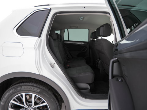 Volkswagen Tiguan 1.5 TSI Life Business Mild-Hybrid (INCL-BTW) Aut. *FULL-LED | ERGONOMIC-SPORTSEATS | KEYLESS | DAB | CARPLAY | ADAPTIVE-CRUISE | PRIVACY-GLASS | NAVI-FULLMAP | DIGI-COCKPIT | SHIFTPADDLES | ECC | HEATED-SEATS | PDC | TOWBAR |