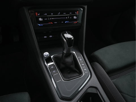 Volkswagen Tiguan 1.5 TSI Life Business Mild-Hybrid (INCL-BTW) Aut. *FULL-LED | ERGONOMIC-SPORTSEATS | KEYLESS | DAB | CARPLAY | ADAPTIVE-CRUISE | PRIVACY-GLASS | NAVI-FULLMAP | DIGI-COCKPIT | SHIFTPADDLES | ECC | HEATED-SEATS | PDC | TOWBAR |