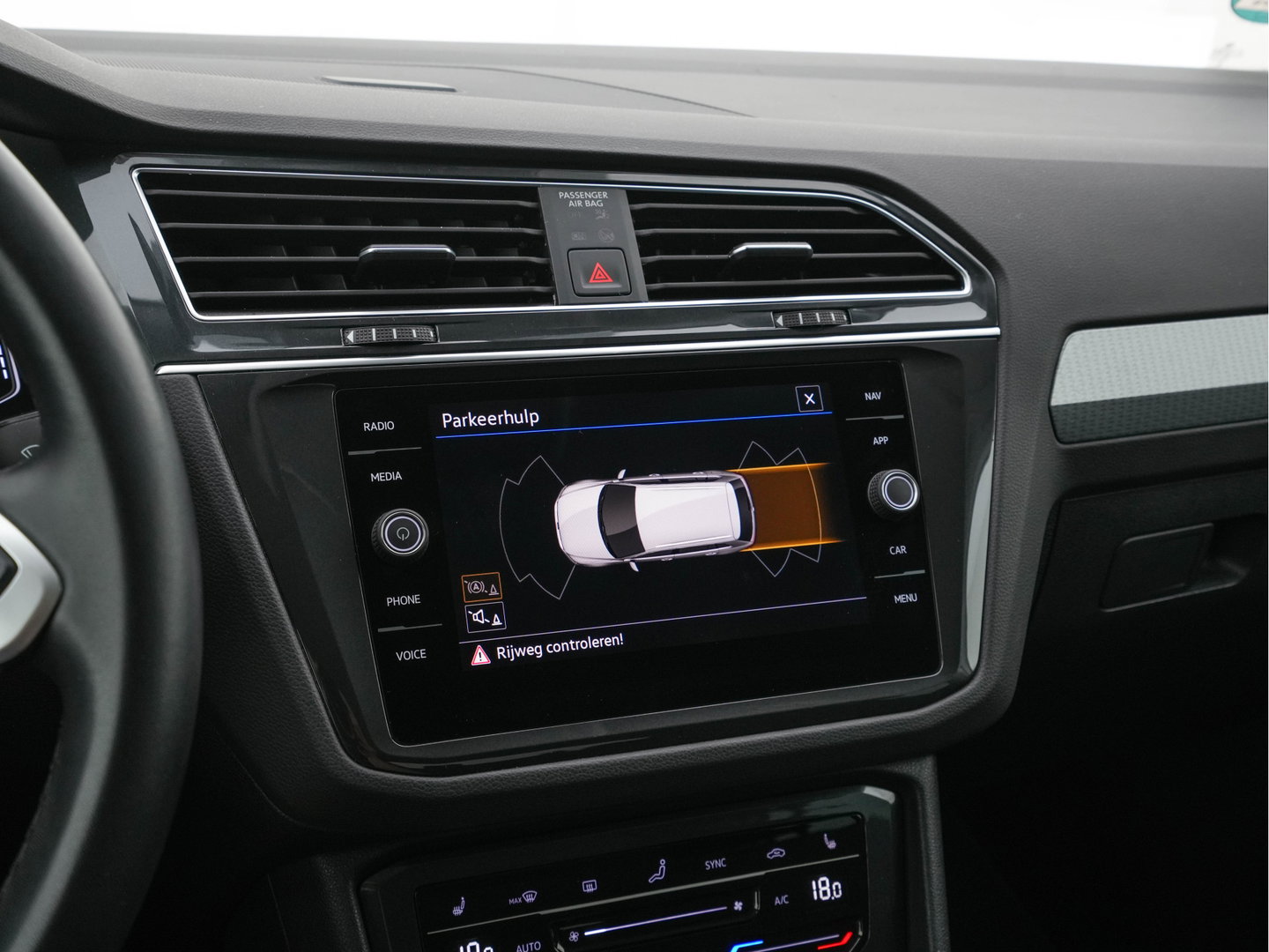 Volkswagen Tiguan 1.5 TSI Life Business Mild-Hybrid (INCL-BTW) Aut. *FULL-LED | ERGONOMIC-SPORTSEATS | KEYLESS | DAB | CARPLAY | ADAPTIVE-CRUISE | PRIVACY-GLASS | NAVI-FULLMAP | DIGI-COCKPIT | SHIFTPADDLES | ECC | HEATED-SEATS | PDC | TOWBAR |