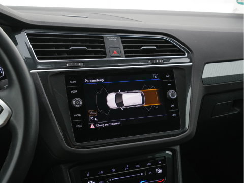 Volkswagen Tiguan 1.5 TSI Life Business Mild-Hybrid (INCL-BTW) Aut. *FULL-LED | ERGONOMIC-SPORTSEATS | KEYLESS | DAB | CARPLAY | ADAPTIVE-CRUISE | PRIVACY-GLASS | NAVI-FULLMAP | DIGI-COCKPIT | SHIFTPADDLES | ECC | HEATED-SEATS | PDC | TOWBAR |