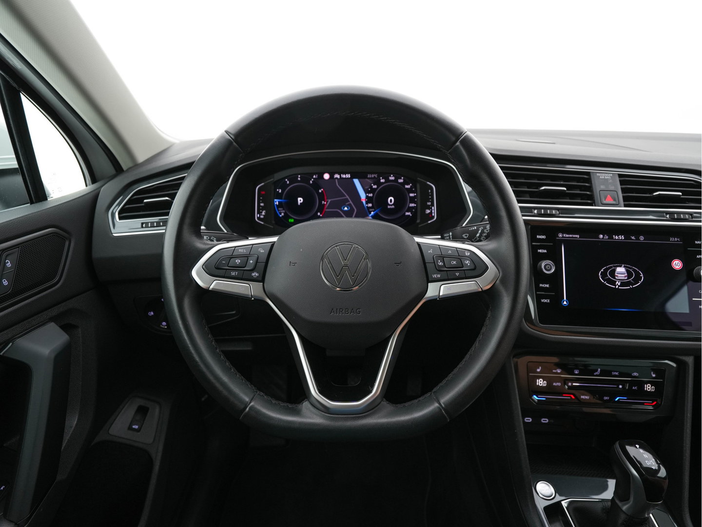 Volkswagen Tiguan 1.5 TSI Life Business Mild-Hybrid (INCL-BTW) Aut. *FULL-LED | ERGONOMIC-SPORTSEATS | KEYLESS | DAB | CARPLAY | ADAPTIVE-CRUISE | PRIVACY-GLASS | NAVI-FULLMAP | DIGI-COCKPIT | SHIFTPADDLES | ECC | HEATED-SEATS | PDC | TOWBAR |