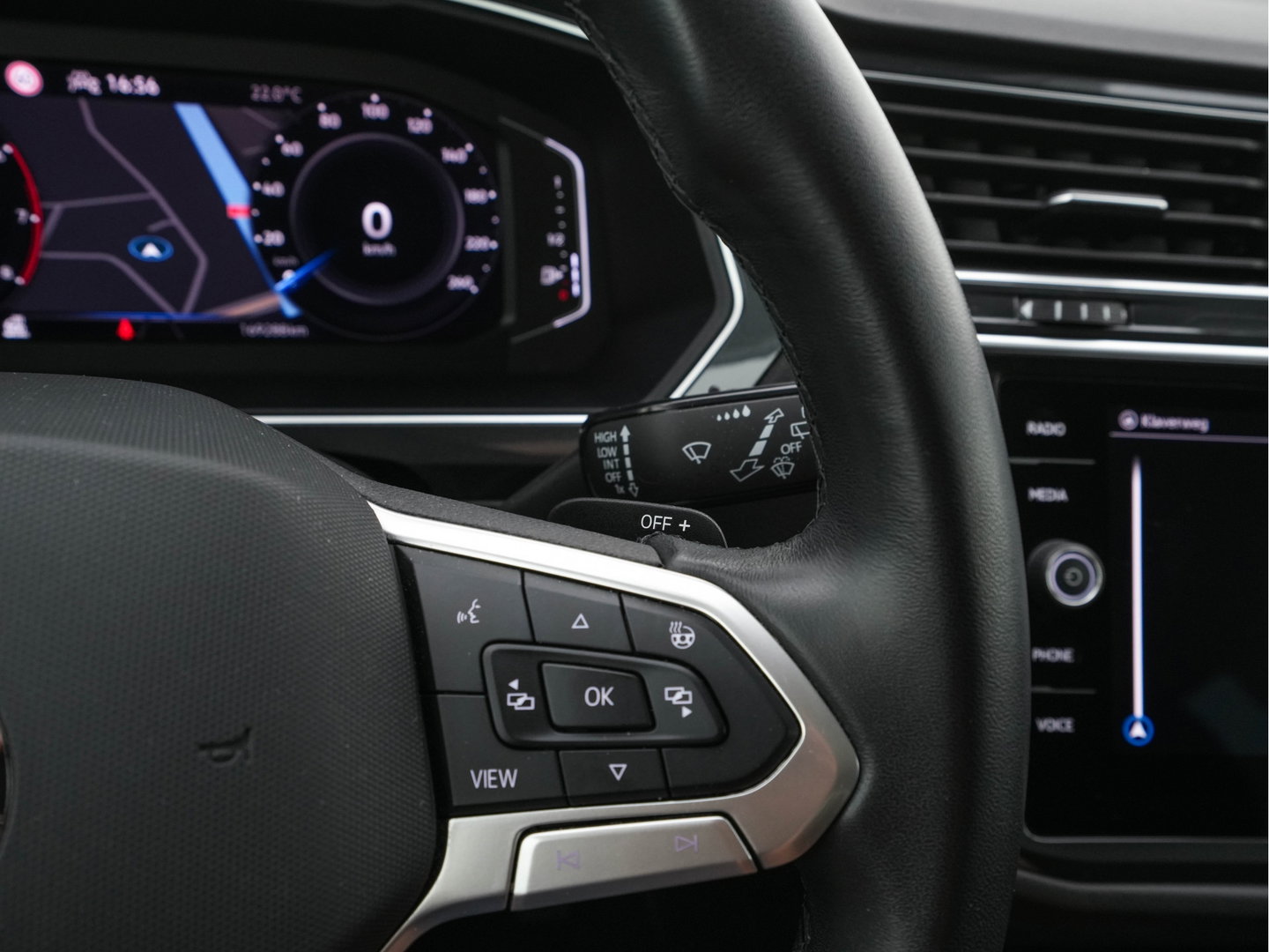 Volkswagen Tiguan 1.5 TSI Life Business Mild-Hybrid (INCL-BTW) Aut. *FULL-LED | ERGONOMIC-SPORTSEATS | KEYLESS | DAB | CARPLAY | ADAPTIVE-CRUISE | PRIVACY-GLASS | NAVI-FULLMAP | DIGI-COCKPIT | SHIFTPADDLES | ECC | HEATED-SEATS | PDC | TOWBAR |