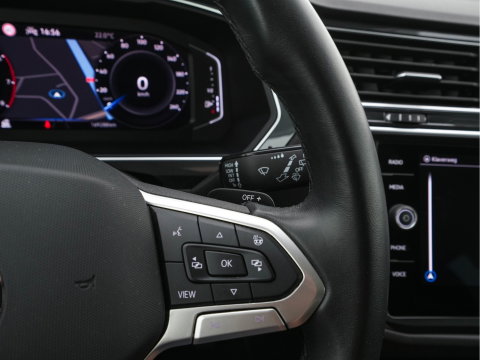 Volkswagen Tiguan 1.5 TSI Life Business Mild-Hybrid (INCL-BTW) Aut. *FULL-LED | ERGONOMIC-SPORTSEATS | KEYLESS | DAB | CARPLAY | ADAPTIVE-CRUISE | PRIVACY-GLASS | NAVI-FULLMAP | DIGI-COCKPIT | SHIFTPADDLES | ECC | HEATED-SEATS | PDC | TOWBAR |