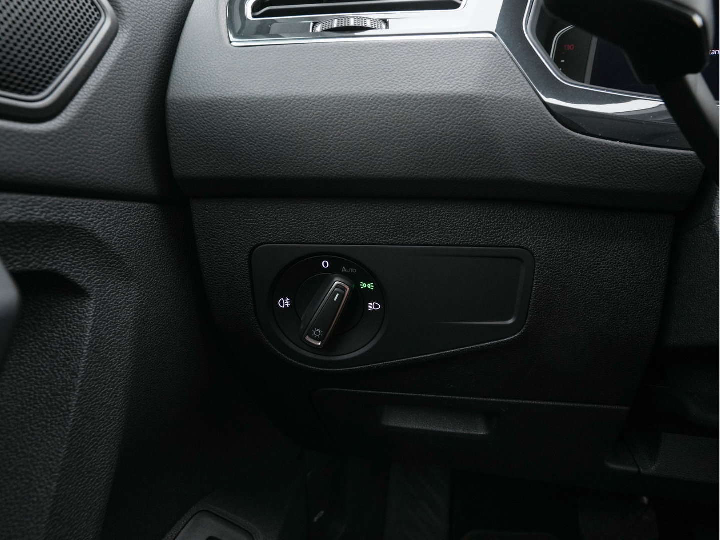 Volkswagen Tiguan 1.5 TSI Life Business Mild-Hybrid (INCL-BTW) Aut. *FULL-LED | ERGONOMIC-SPORTSEATS | KEYLESS | DAB | CARPLAY | ADAPTIVE-CRUISE | PRIVACY-GLASS | NAVI-FULLMAP | DIGI-COCKPIT | SHIFTPADDLES | ECC | HEATED-SEATS | PDC | TOWBAR |