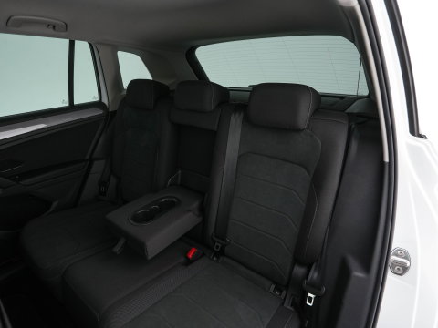 Volkswagen Tiguan 1.5 TSI Life Business Mild-Hybrid (INCL-BTW) Aut. *FULL-LED | ERGONOMIC-SPORTSEATS | KEYLESS | DAB | CARPLAY | ADAPTIVE-CRUISE | PRIVACY-GLASS | NAVI-FULLMAP | DIGI-COCKPIT | SHIFTPADDLES | ECC | HEATED-SEATS | PDC | TOWBAR |