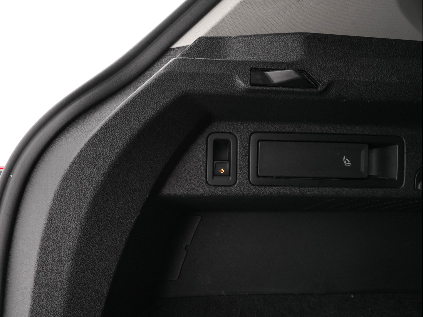 Volkswagen Tiguan 1.5 TSI Life Business Mild-Hybrid (INCL-BTW) Aut. *FULL-LED | ERGONOMIC-SPORTSEATS | KEYLESS | DAB | CARPLAY | ADAPTIVE-CRUISE | PRIVACY-GLASS | NAVI-FULLMAP | DIGI-COCKPIT | SHIFTPADDLES | ECC | HEATED-SEATS | PDC | TOWBAR |