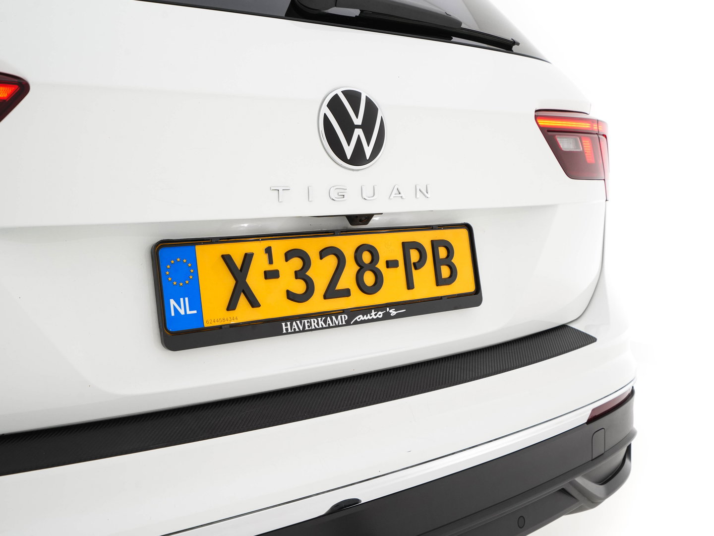 Volkswagen Tiguan 1.5 TSI Life Business Mild-Hybrid (INCL-BTW) Aut. *FULL-LED | ERGONOMIC-SPORTSEATS | KEYLESS | DAB | CARPLAY | ADAPTIVE-CRUISE | PRIVACY-GLASS | NAVI-FULLMAP | DIGI-COCKPIT | SHIFTPADDLES | ECC | HEATED-SEATS | PDC | TOWBAR |