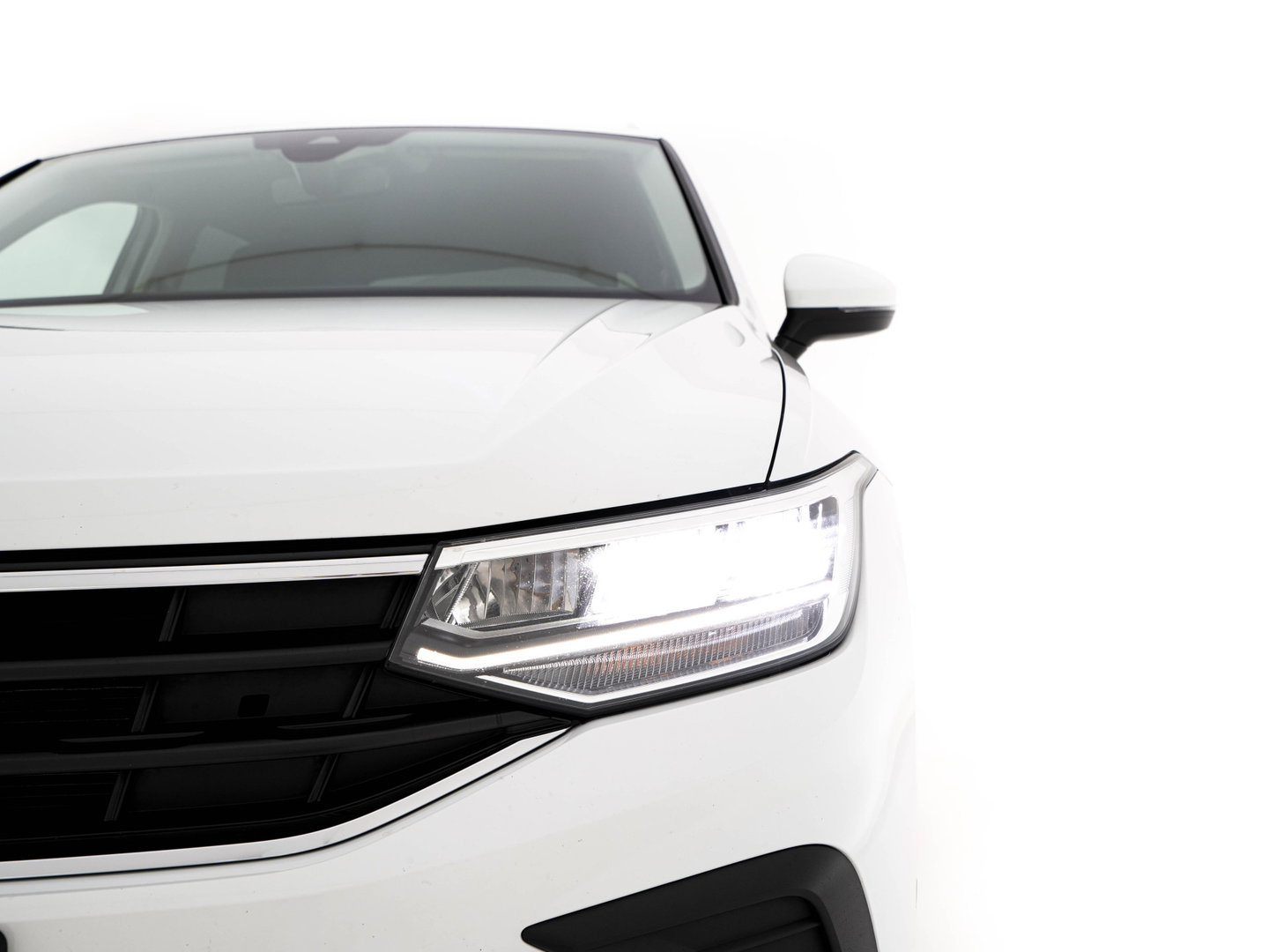 Volkswagen Tiguan 1.5 TSI Life Business Mild-Hybrid (INCL-BTW) Aut. *FULL-LED | ERGONOMIC-SPORTSEATS | KEYLESS | DAB | CARPLAY | ADAPTIVE-CRUISE | PRIVACY-GLASS | NAVI-FULLMAP | DIGI-COCKPIT | SHIFTPADDLES | ECC | HEATED-SEATS | PDC | TOWBAR |