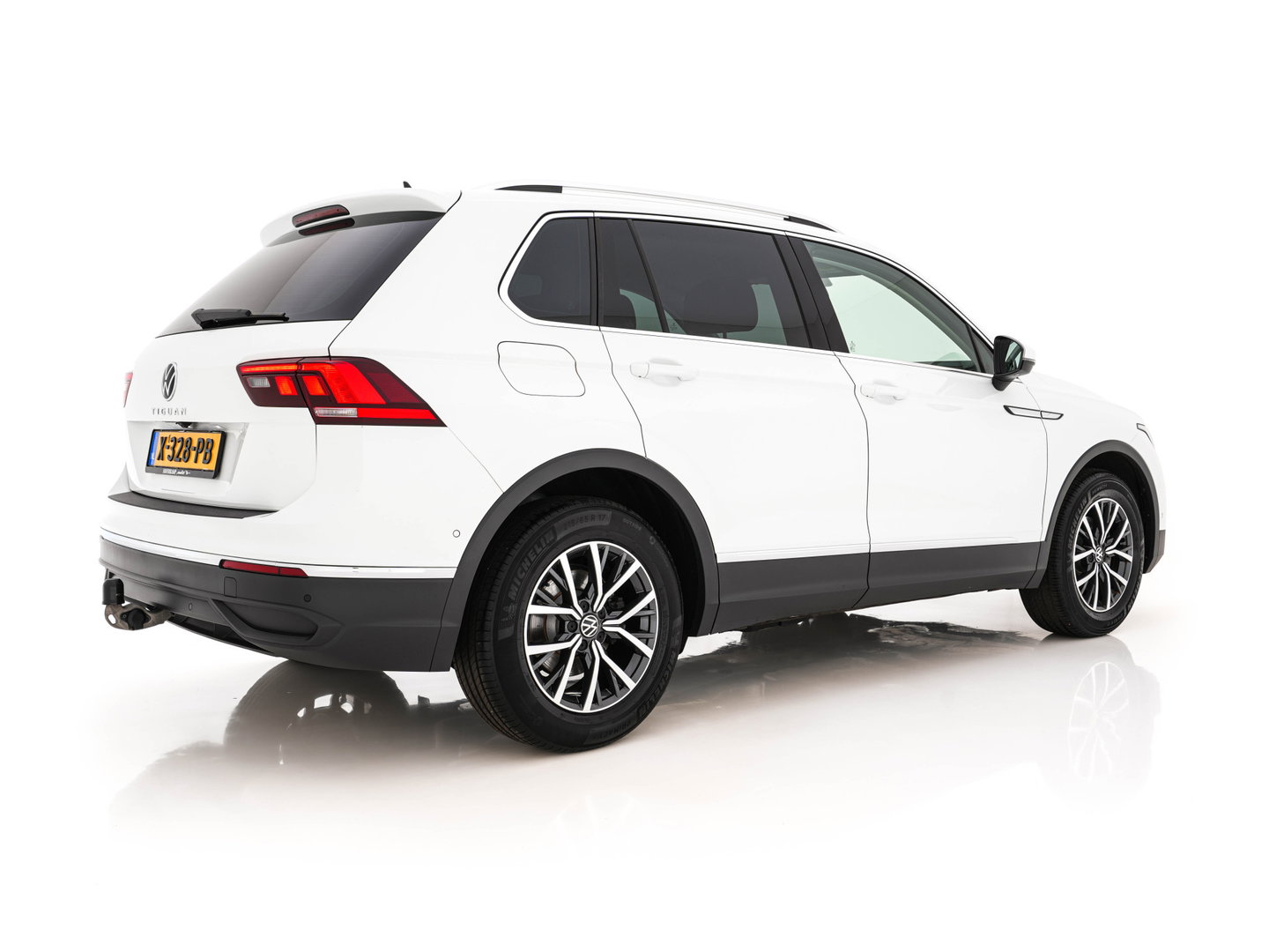 Volkswagen Tiguan 1.5 TSI Life Business Mild-Hybrid (INCL-BTW) Aut. *FULL-LED | ERGONOMIC-SPORTSEATS | KEYLESS | DAB | CARPLAY | ADAPTIVE-CRUISE | PRIVACY-GLASS | NAVI-FULLMAP | DIGI-COCKPIT | SHIFTPADDLES | ECC | HEATED-SEATS | PDC | TOWBAR |