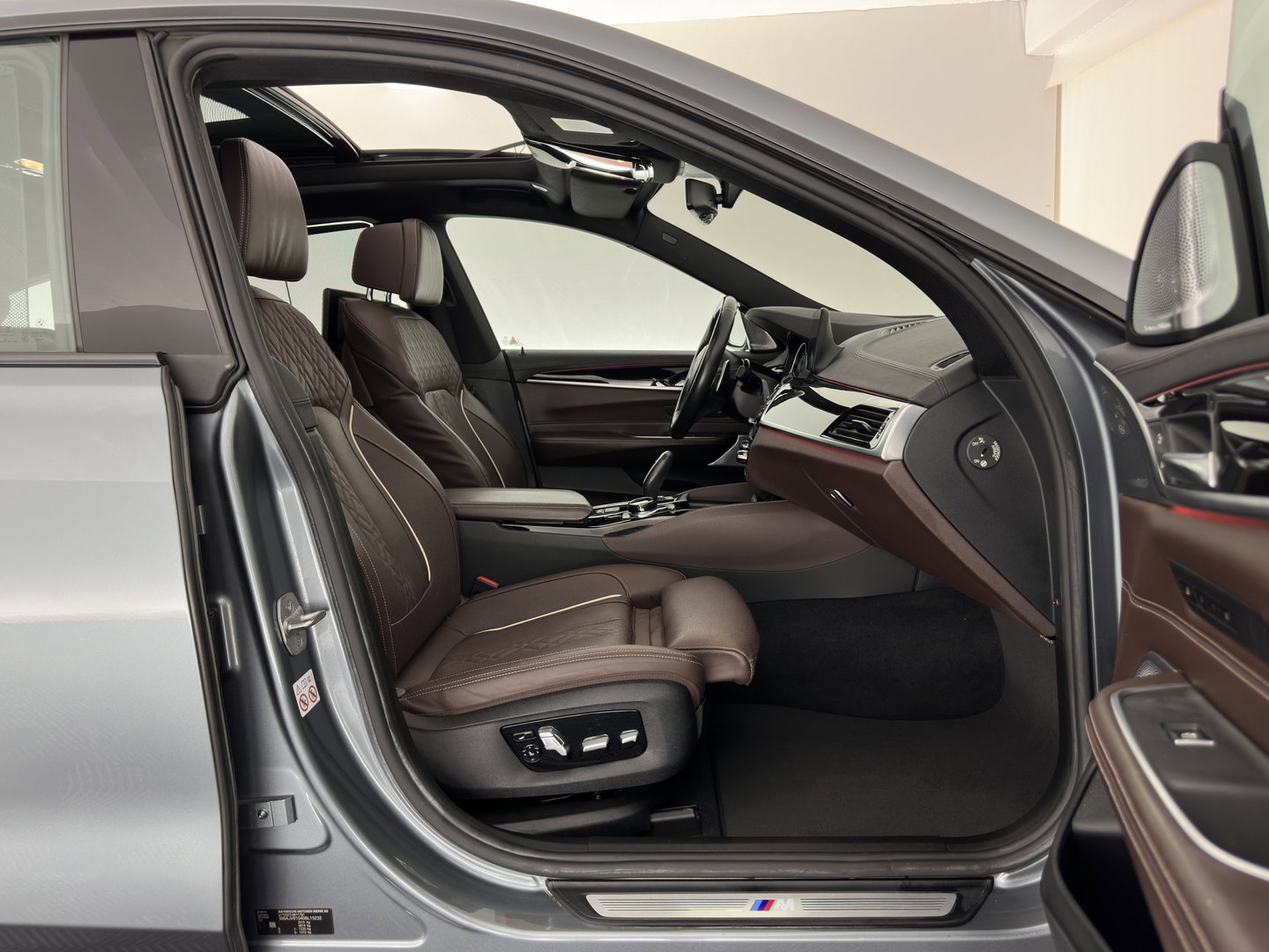 BMW 6 Serie Gran Turismo 640i xDrive M-Sportpack High Executive Aut. *PANO | LEATHER | BOWERS&WILKINS | BLINDSPOT | MEMORY-PACK | NIGHTVISION | TOPVIEW | DIGI-COCKPIT | HEATED-COMFORTSEATS | HEAD-UP | ADAPTIVE-CRUISE | KEYLESS | TOWBAR | SOFTCLOSE | 20''A