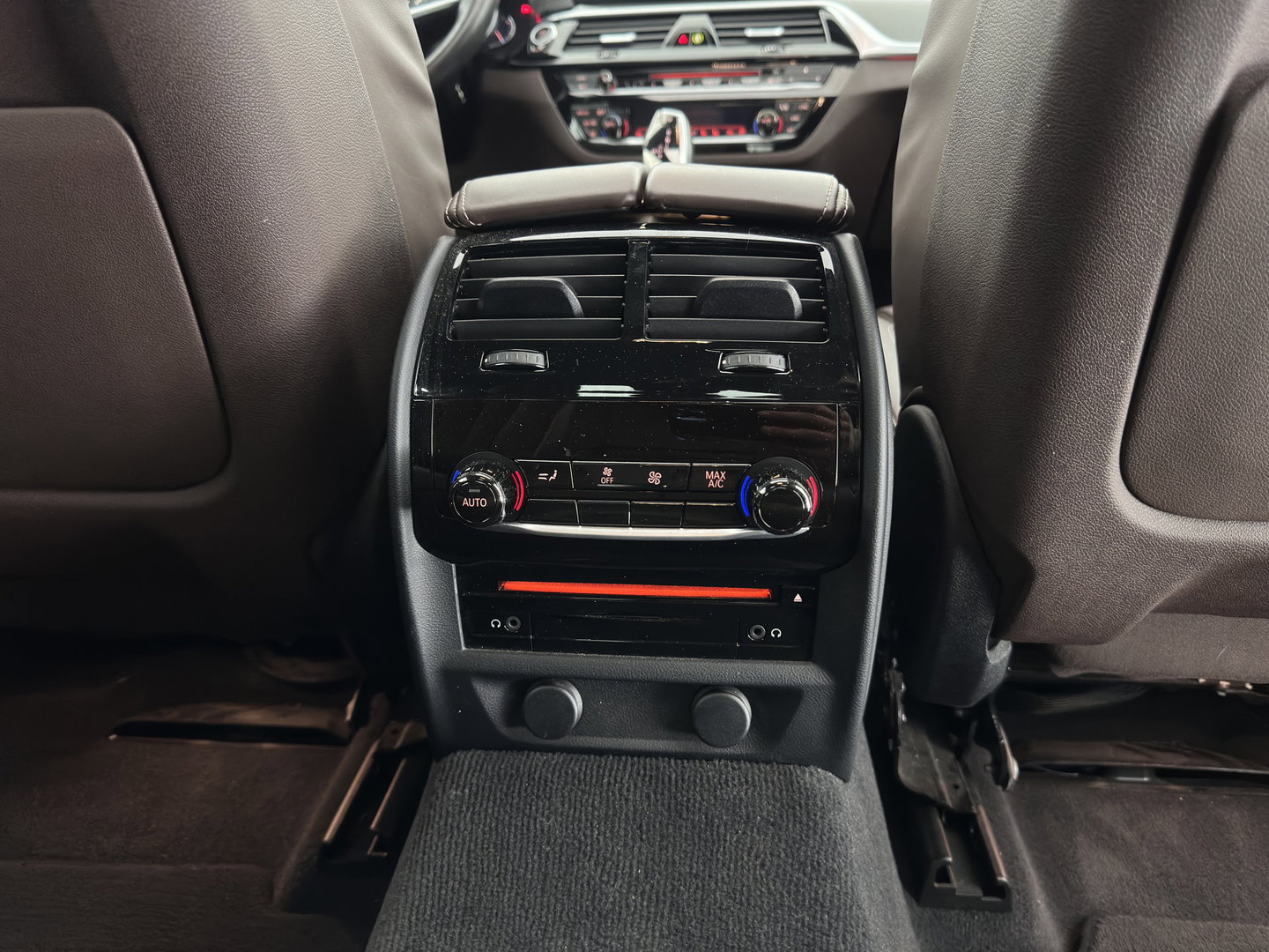 BMW 6 Serie Gran Turismo 640i xDrive M-Sportpack High Executive Aut. *PANO | LEATHER | BOWERS&WILKINS | BLINDSPOT | MEMORY-PACK | NIGHTVISION | TOPVIEW | DIGI-COCKPIT | HEATED-COMFORTSEATS | HEAD-UP | ADAPTIVE-CRUISE | KEYLESS | TOWBAR | SOFTCLOSE | 20''A