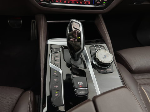 BMW 6 Serie Gran Turismo 640i xDrive M-Sportpack High Executive Aut. *PANO | LEATHER | BOWERS&WILKINS | BLINDSPOT | MEMORY-PACK | NIGHTVISION | TOPVIEW | DIGI-COCKPIT | HEATED-COMFORTSEATS | HEAD-UP | ADAPTIVE-CRUISE | KEYLESS | TOWBAR | SOFTCLOSE | 20''A