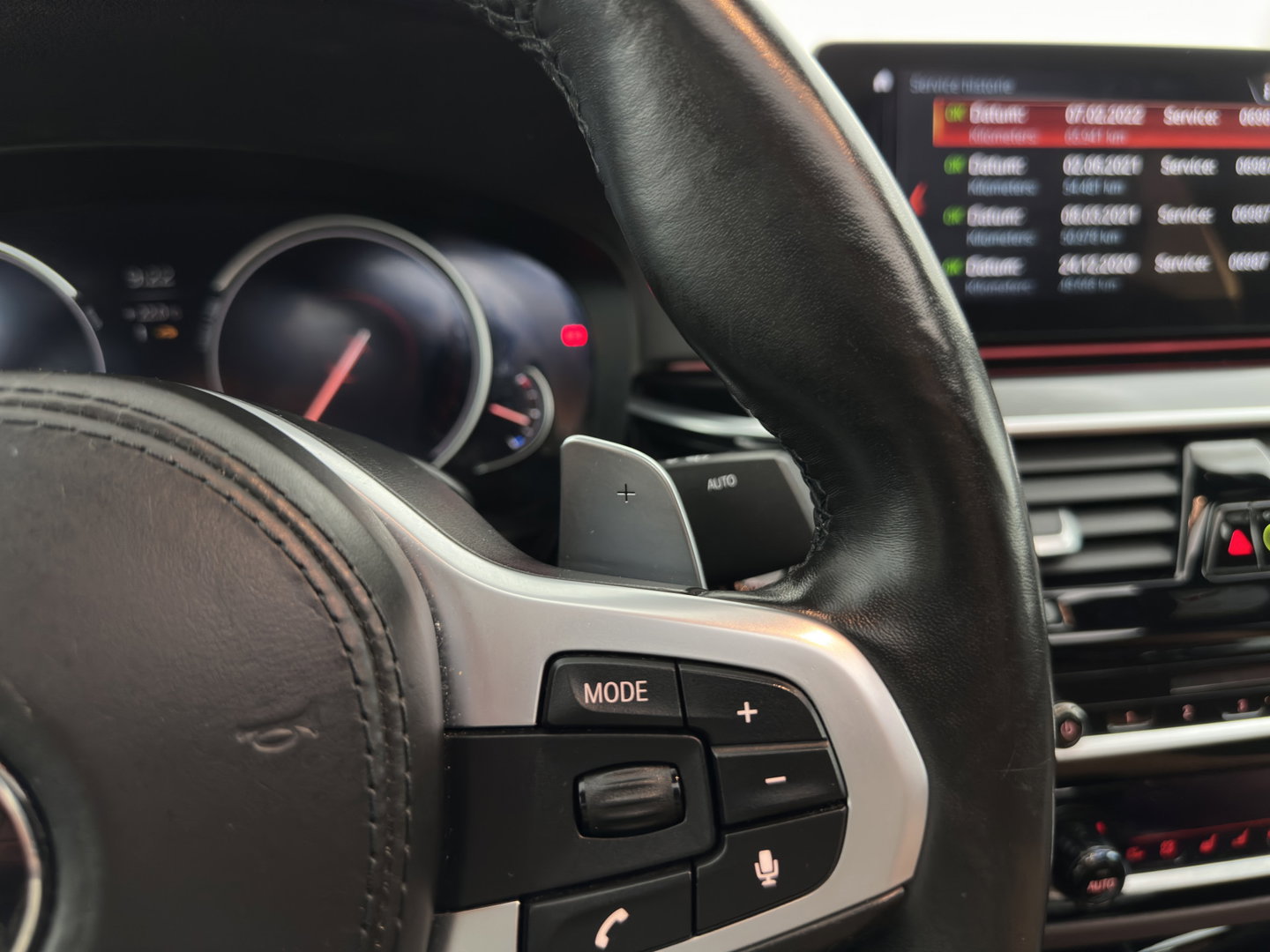 BMW 6 Serie Gran Turismo 640i xDrive M-Sportpack High Executive Aut. *PANO | LEATHER | BOWERS&WILKINS | BLINDSPOT | MEMORY-PACK | NIGHTVISION | TOPVIEW | DIGI-COCKPIT | HEATED-COMFORTSEATS | HEAD-UP | ADAPTIVE-CRUISE | KEYLESS | TOWBAR | SOFTCLOSE | 20''A