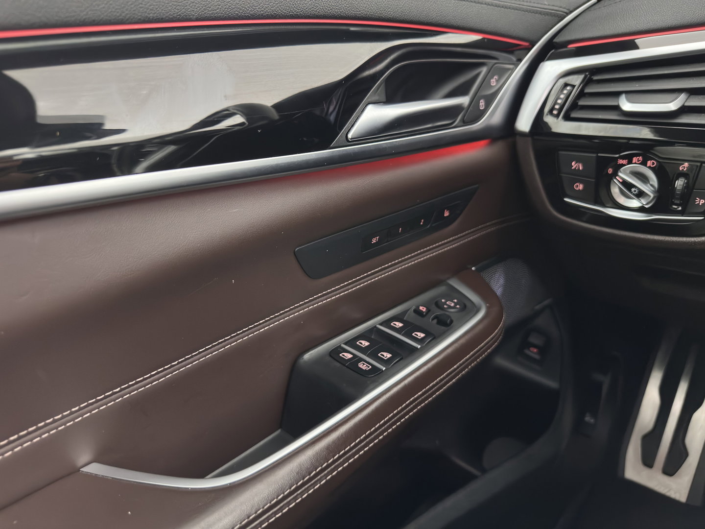 BMW 6 Serie Gran Turismo 640i xDrive M-Sportpack High Executive Aut. *PANO | LEATHER | BOWERS&WILKINS | BLINDSPOT | MEMORY-PACK | NIGHTVISION | TOPVIEW | DIGI-COCKPIT | HEATED-COMFORTSEATS | HEAD-UP | ADAPTIVE-CRUISE | KEYLESS | TOWBAR | SOFTCLOSE | 20''A
