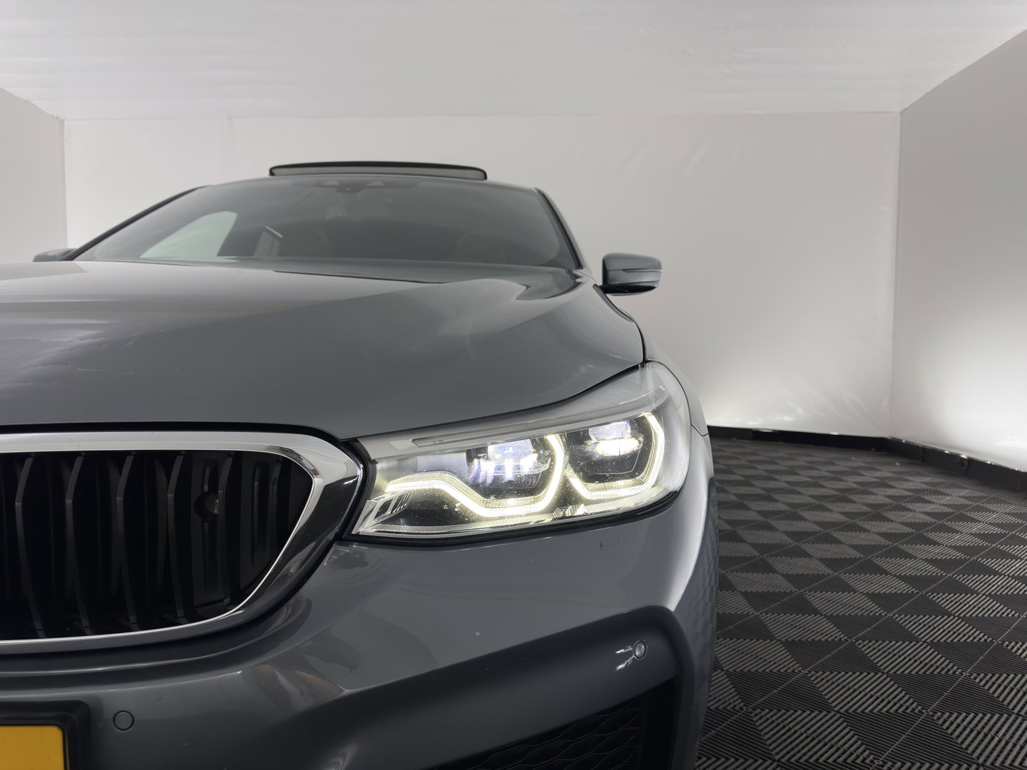 BMW 6 Serie Gran Turismo 640i xDrive M-Sportpack High Executive Aut. *PANO | LEATHER | BOWERS&WILKINS | BLINDSPOT | MEMORY-PACK | NIGHTVISION | TOPVIEW | DIGI-COCKPIT | HEATED-COMFORTSEATS | HEAD-UP | ADAPTIVE-CRUISE | KEYLESS | TOWBAR | SOFTCLOSE | 20''A