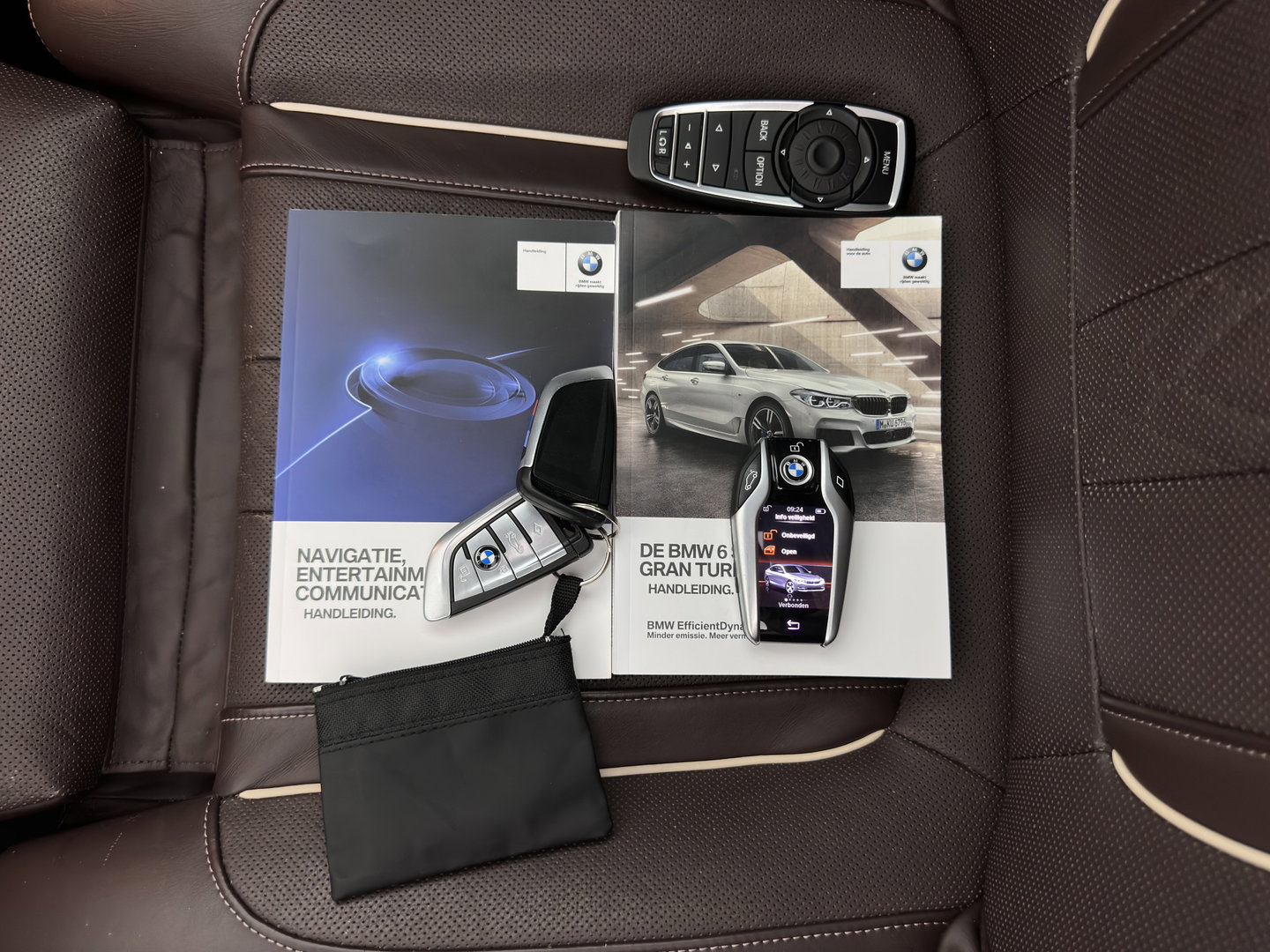 BMW 6 Serie Gran Turismo 640i xDrive M-Sportpack High Executive Aut. *PANO | LEATHER | BOWERS&WILKINS | BLINDSPOT | MEMORY-PACK | NIGHTVISION | TOPVIEW | DIGI-COCKPIT | HEATED-COMFORTSEATS | HEAD-UP | ADAPTIVE-CRUISE | KEYLESS | TOWBAR | SOFTCLOSE | 20''A