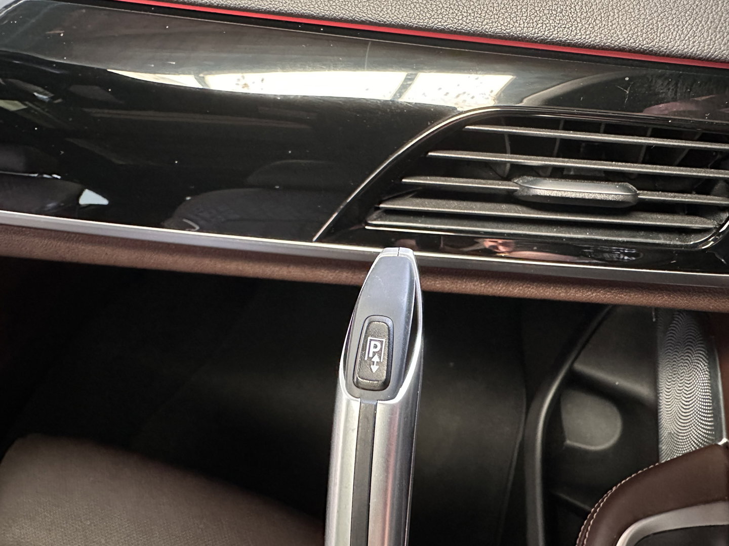BMW 6 Serie Gran Turismo 640i xDrive M-Sportpack High Executive Aut. *PANO | LEATHER | BOWERS&WILKINS | BLINDSPOT | MEMORY-PACK | NIGHTVISION | TOPVIEW | DIGI-COCKPIT | HEATED-COMFORTSEATS | HEAD-UP | ADAPTIVE-CRUISE | KEYLESS | TOWBAR | SOFTCLOSE | 20''A