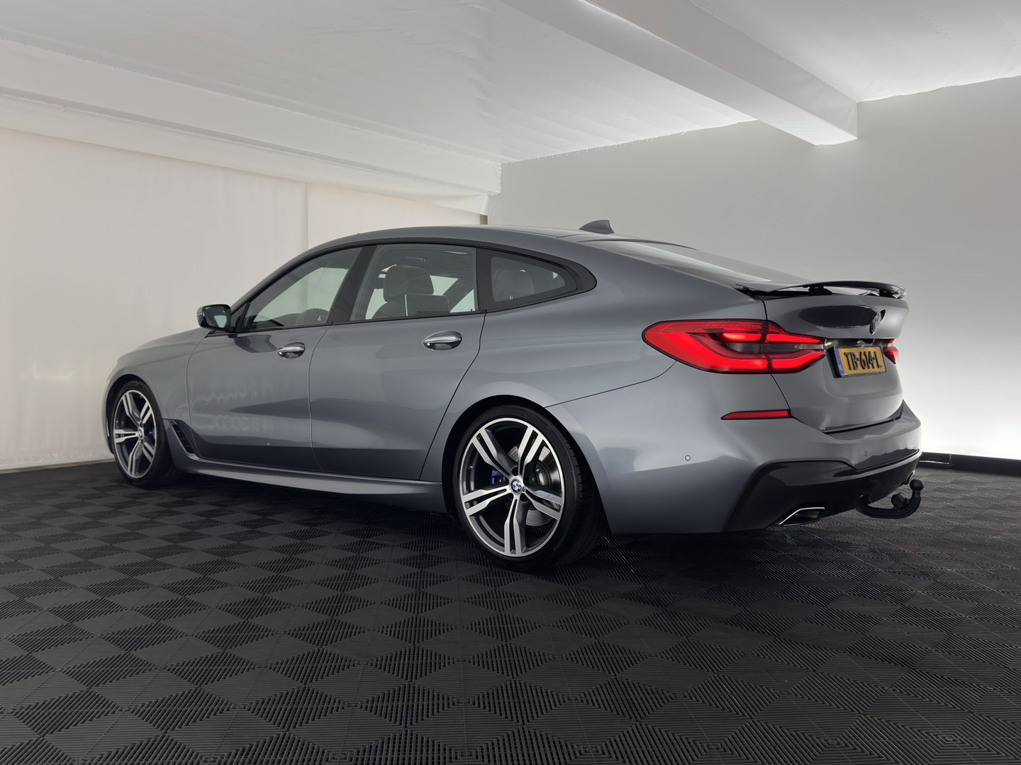BMW 6 Serie Gran Turismo 640i xDrive M-Sportpack High Executive Aut. *PANO | LEATHER | BOWERS&WILKINS | BLINDSPOT | MEMORY-PACK | NIGHTVISION | TOPVIEW | DIGI-COCKPIT | HEATED-COMFORTSEATS | HEAD-UP | ADAPTIVE-CRUISE | KEYLESS | TOWBAR | SOFTCLOSE | 20''A