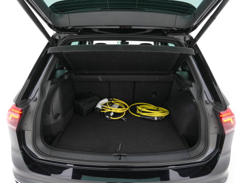Volkswagen Tiguan 1.4 TSI eHybrid R-Line Business+ (Plug-in) (INCL-BTW) Aut. *LEATHER-FABRIC | FULL-LED | ADAPTIVE-CRUISE | CAMERA | DIGI-COCKPIT | KEYLESS | PRIVACY-GLASS | SPORTSEATS | SHIFTPADDLES | NAVI-FULLMAP | ECC | PDC | 19''ALU*