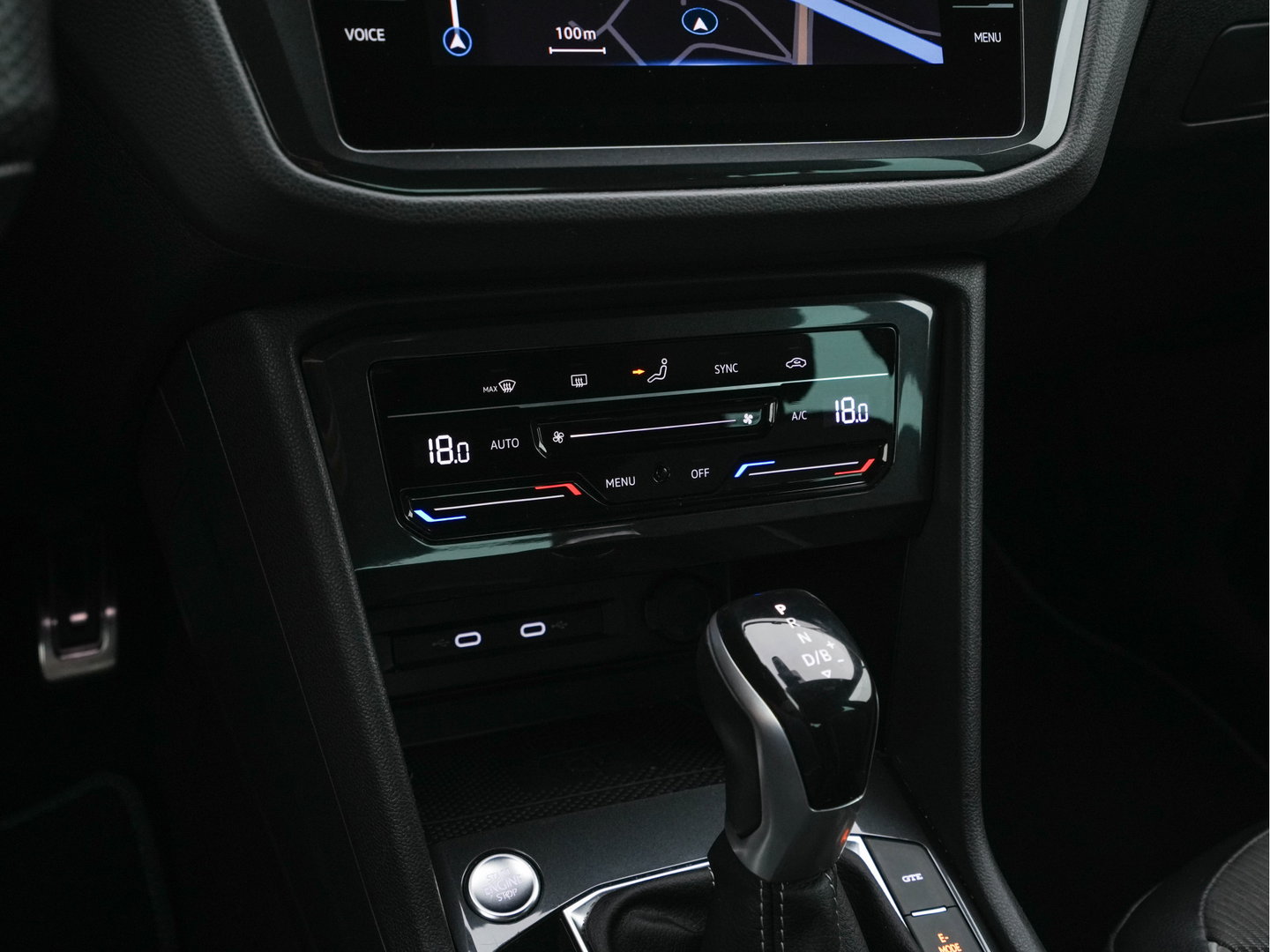 Volkswagen Tiguan 1.4 TSI eHybrid R-Line Business+ (Plug-in) (INCL-BTW) Aut. *LEATHER-FABRIC | FULL-LED | ADAPTIVE-CRUISE | CAMERA | DIGI-COCKPIT | KEYLESS | PRIVACY-GLASS | SPORTSEATS | SHIFTPADDLES | NAVI-FULLMAP | ECC | PDC | 19''ALU*