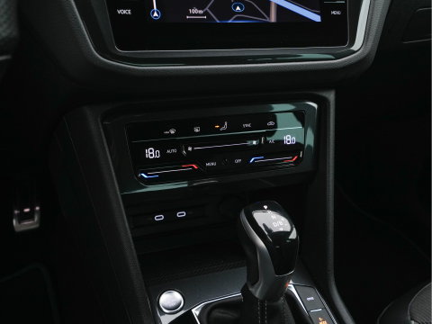 Volkswagen Tiguan 1.4 TSI eHybrid R-Line Business+ (Plug-in) (INCL-BTW) Aut. *LEATHER-FABRIC | FULL-LED | ADAPTIVE-CRUISE | CAMERA | DIGI-COCKPIT | KEYLESS | PRIVACY-GLASS | SPORTSEATS | SHIFTPADDLES | NAVI-FULLMAP | ECC | PDC | 19''ALU*