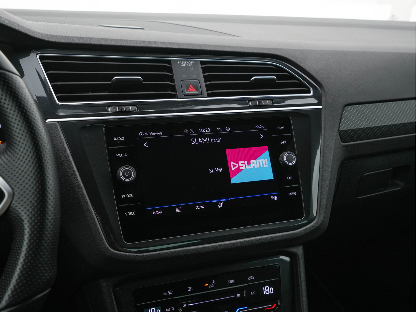 Volkswagen Tiguan 1.4 TSI eHybrid R-Line Business+ (Plug-in) (INCL-BTW) Aut. *LEATHER-FABRIC | FULL-LED | ADAPTIVE-CRUISE | CAMERA | DIGI-COCKPIT | KEYLESS | PRIVACY-GLASS | SPORTSEATS | SHIFTPADDLES | NAVI-FULLMAP | ECC | PDC | 19''ALU*